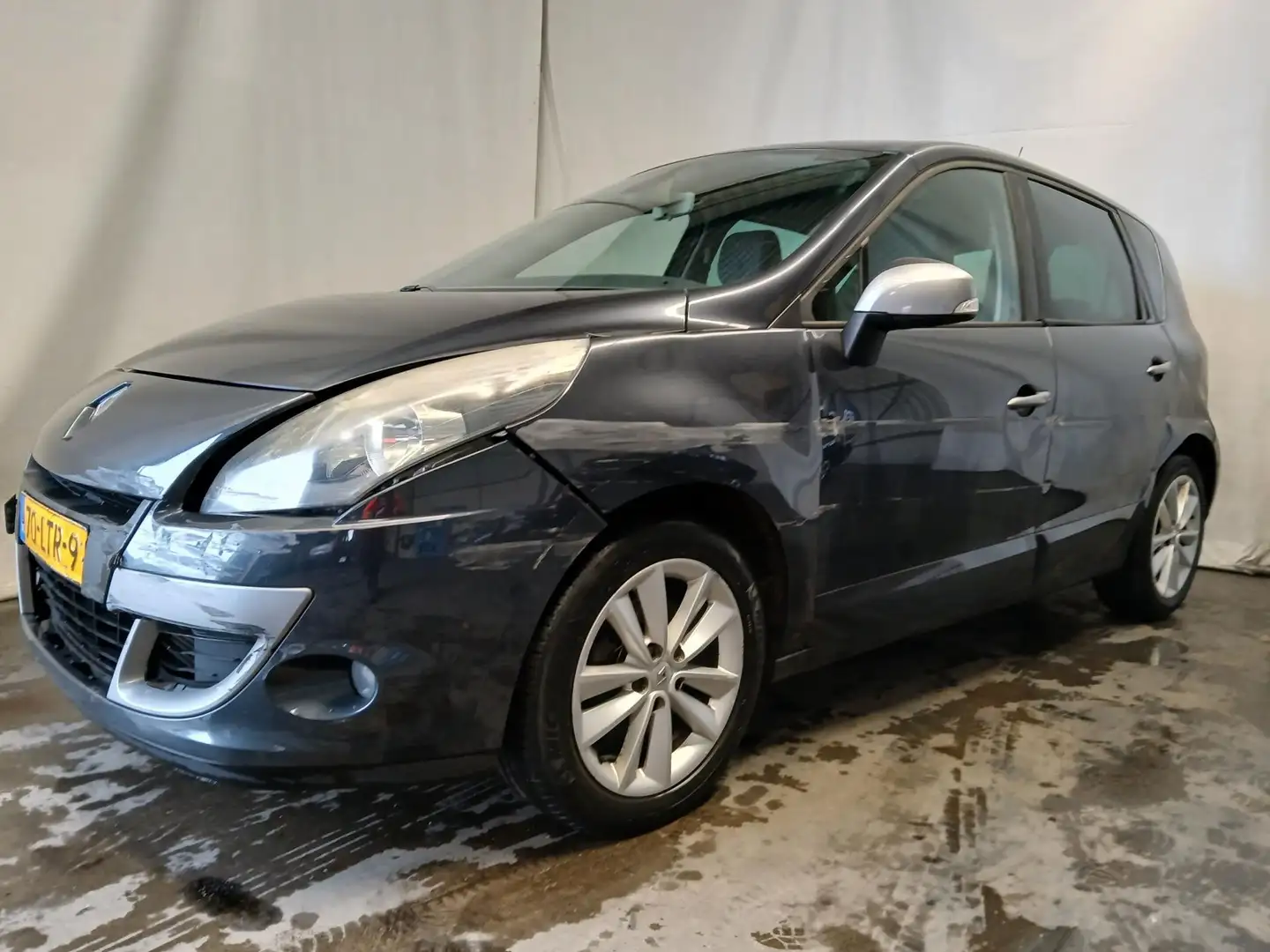Renault Scenic 1.4 TCE Celsium - Airco - Navi - Trekhaak - Export Grijs - 2