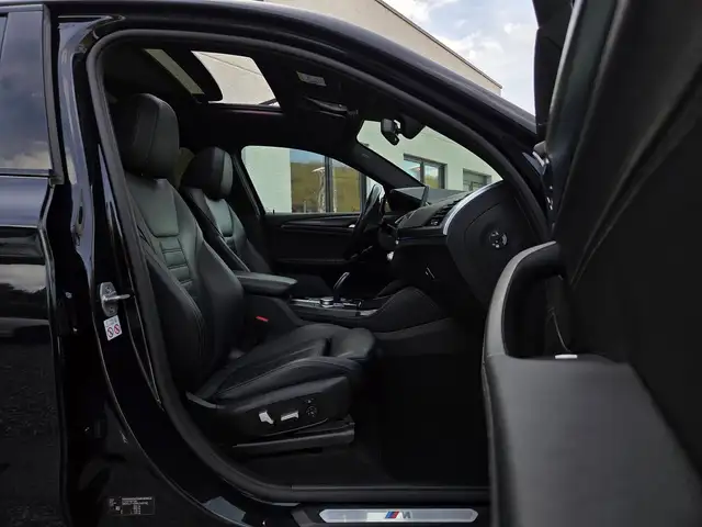 BMW X4 view 9