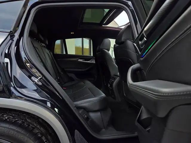 BMW X4 view 12