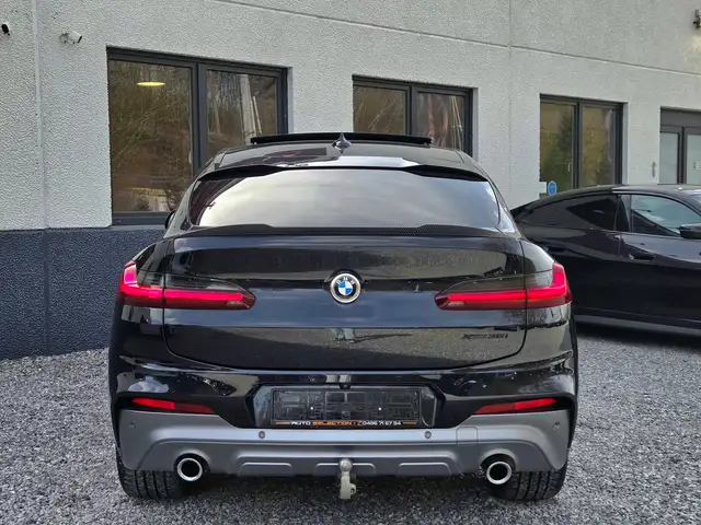 BMW X4 view 4