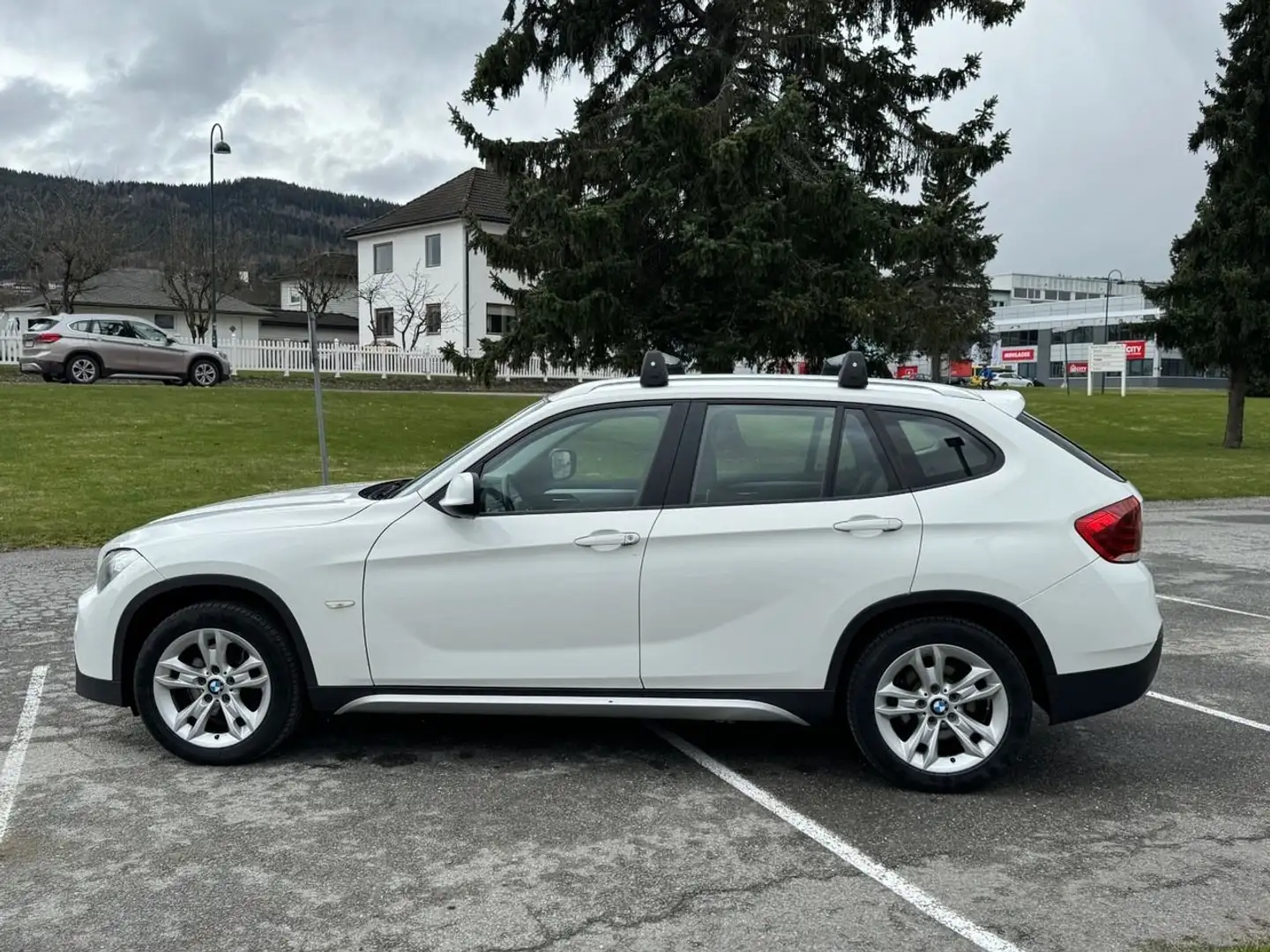 BMW X1 X1 sDrive 18d 143 ch Luxe Beyaz - 1