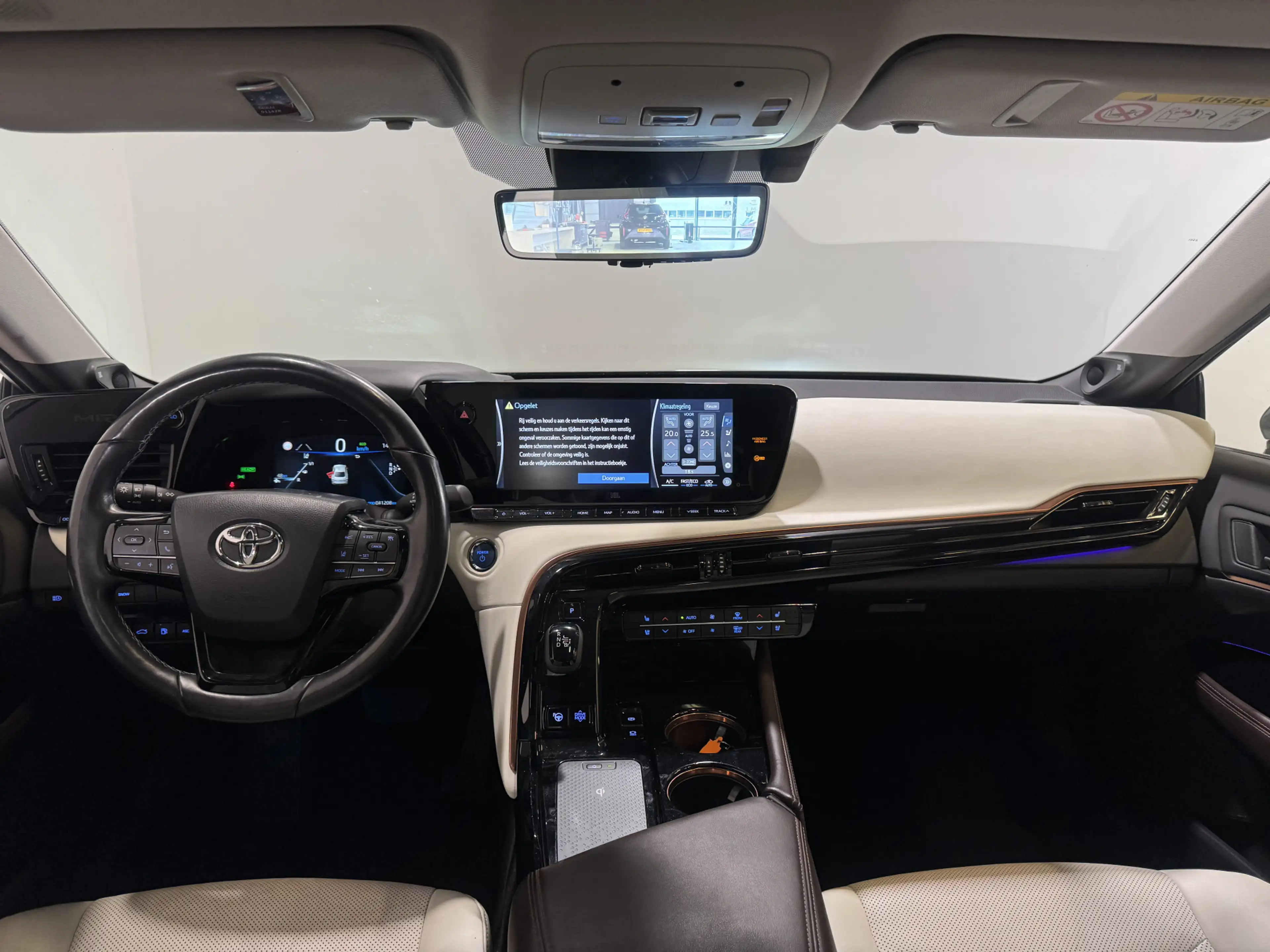 Toyota Mirai Prestige gereserveerd Sep — photo 2