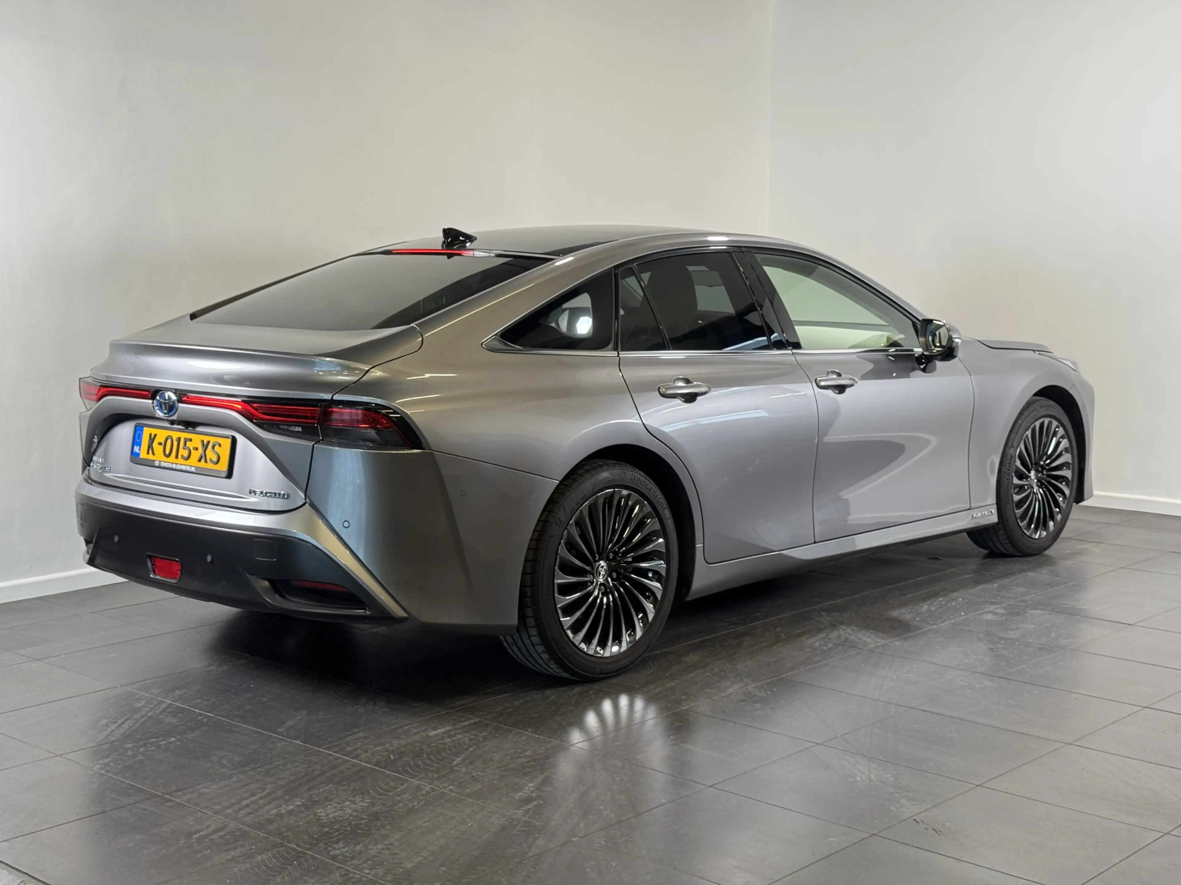 Toyota Mirai Prestige gereserveerd Sep — photo 3