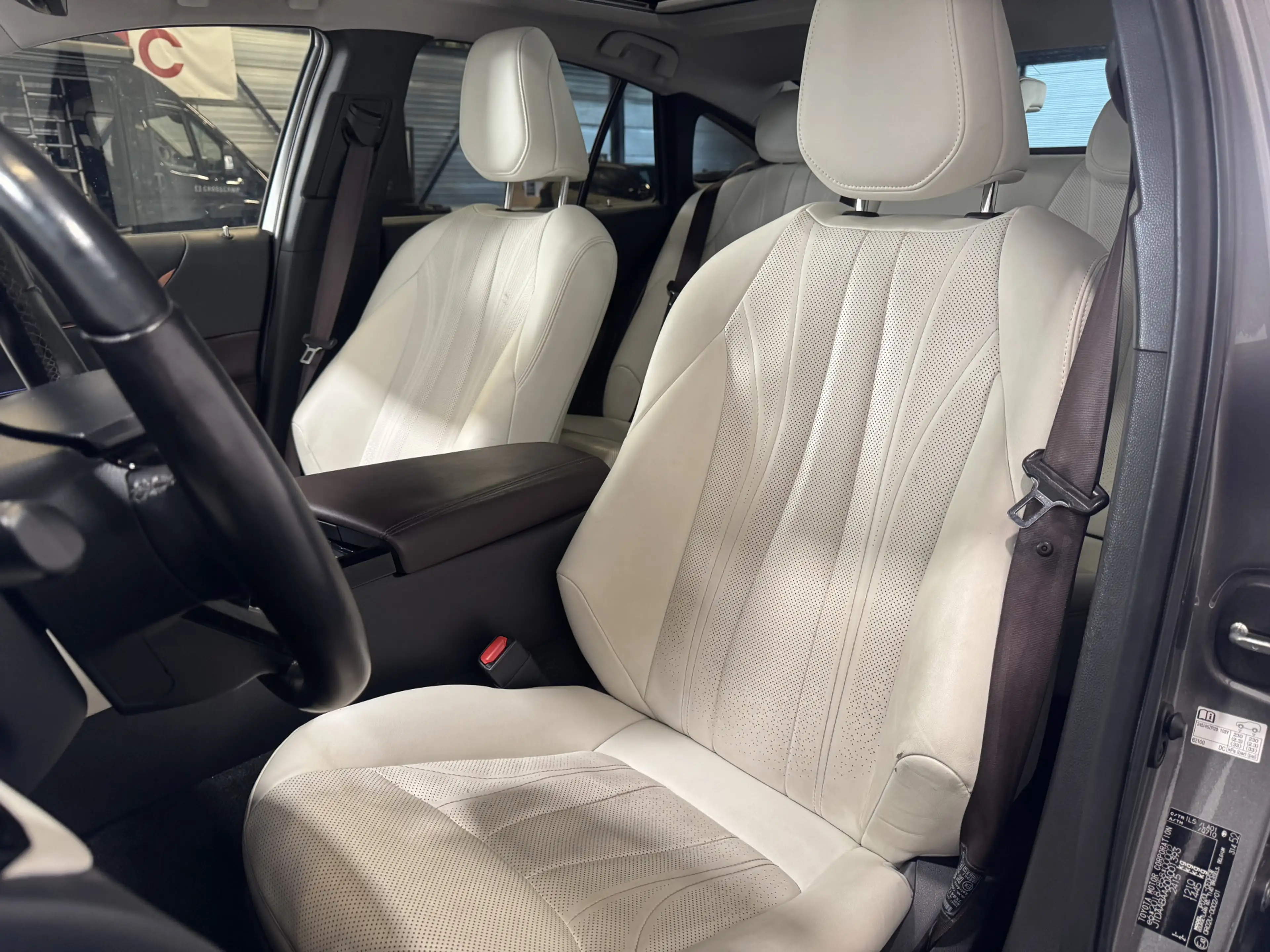 Toyota Mirai Prestige gereserveerd Sep — photo 10