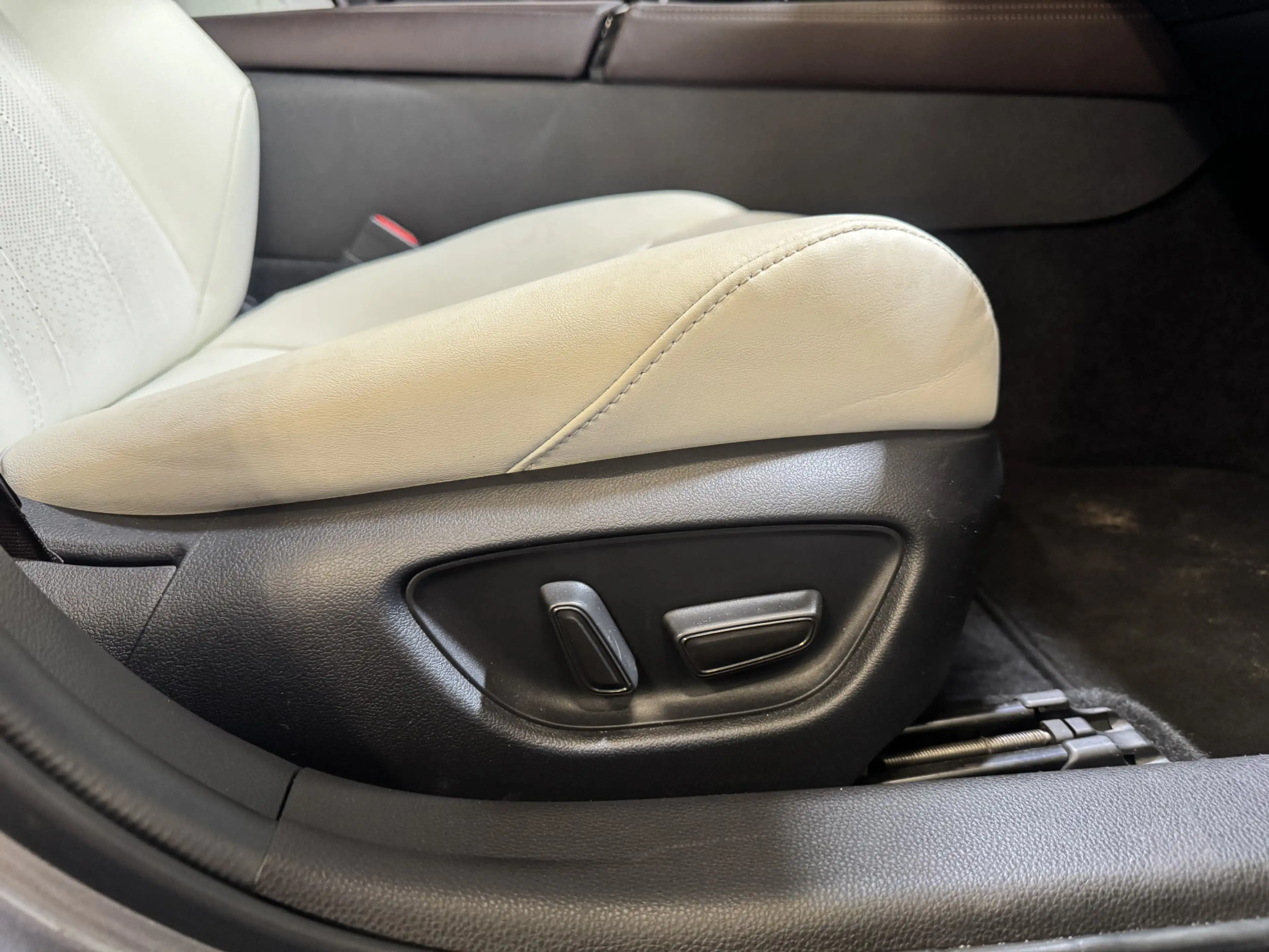 Toyota Mirai Prestige gereserveerd Sep — photo 15