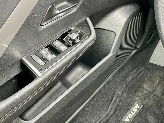 Opel Astra view 13