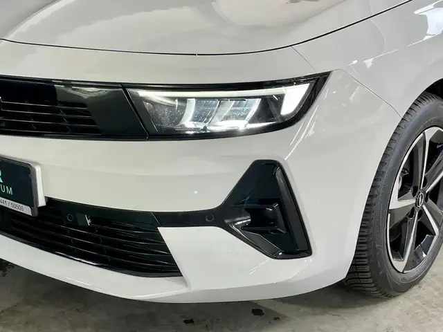 Opel Astra view 4