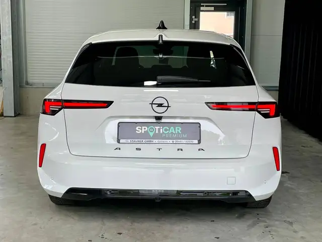 Opel Astra view 5