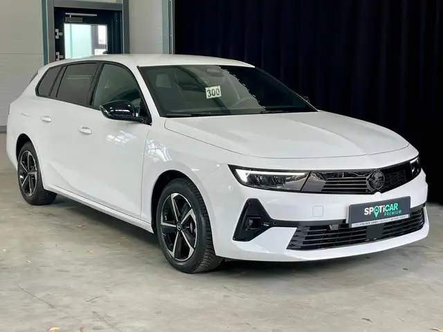 Opel Astra view 2