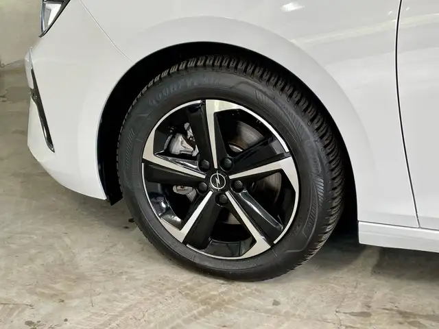 Opel Astra view 8