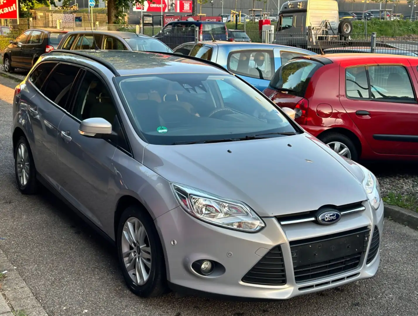 Ford Focus Turnier Trend TÜV/INSP.NEU*PDC*TEMPOMAT* Silber - 1