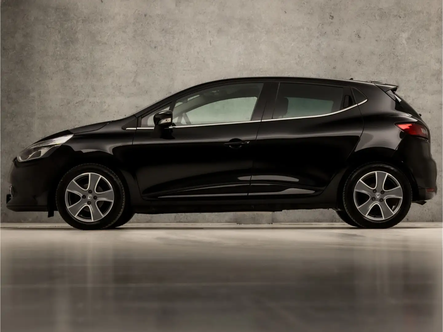 Renault Clio 0.9 TCe Dynamic Sport (NAVIGATIE, CRUISE, GETINT G Zwart - 2