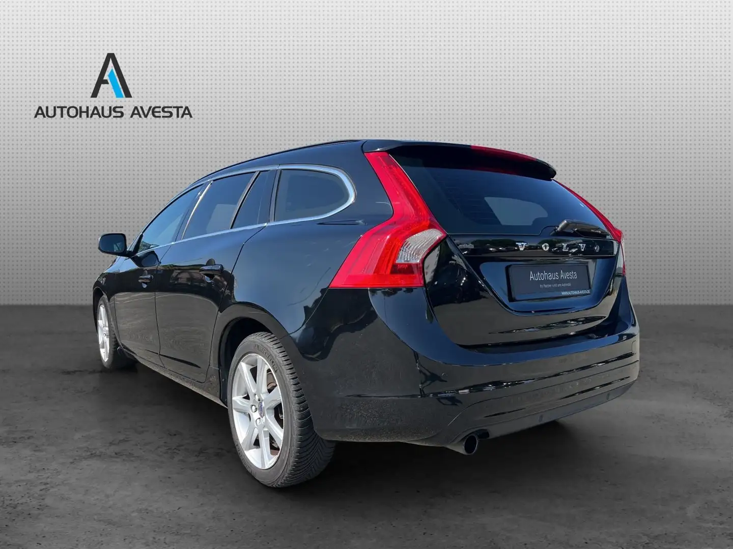 Volvo V60 Kombi Summum/LEDER/AUTOMATIK/NAVI/MEMORY Чорний - 2