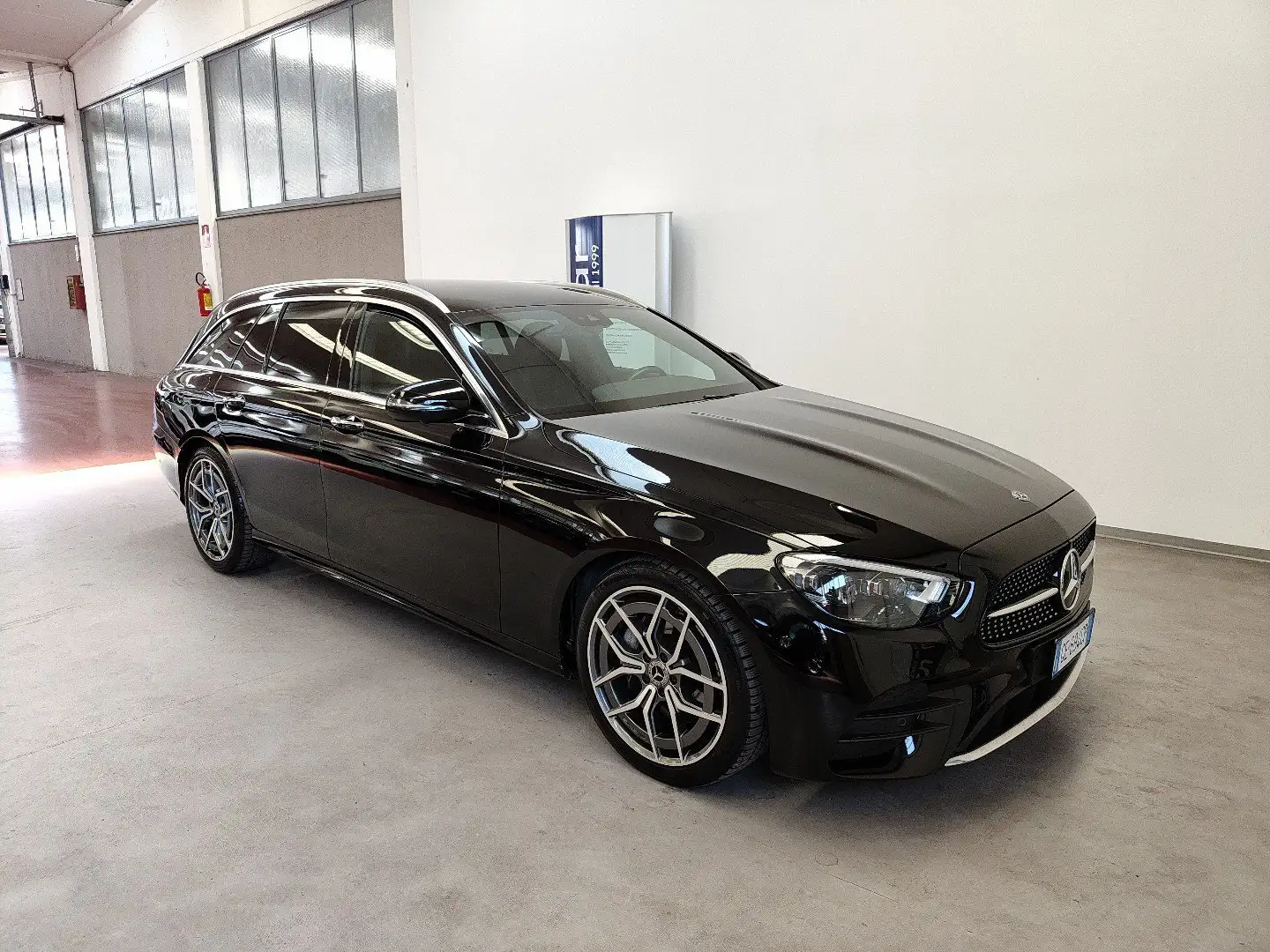 Mercedes-Benz E 200 d 160 CV S.W. Auto Premium Plus Navi Cruise 19" Nero - 2