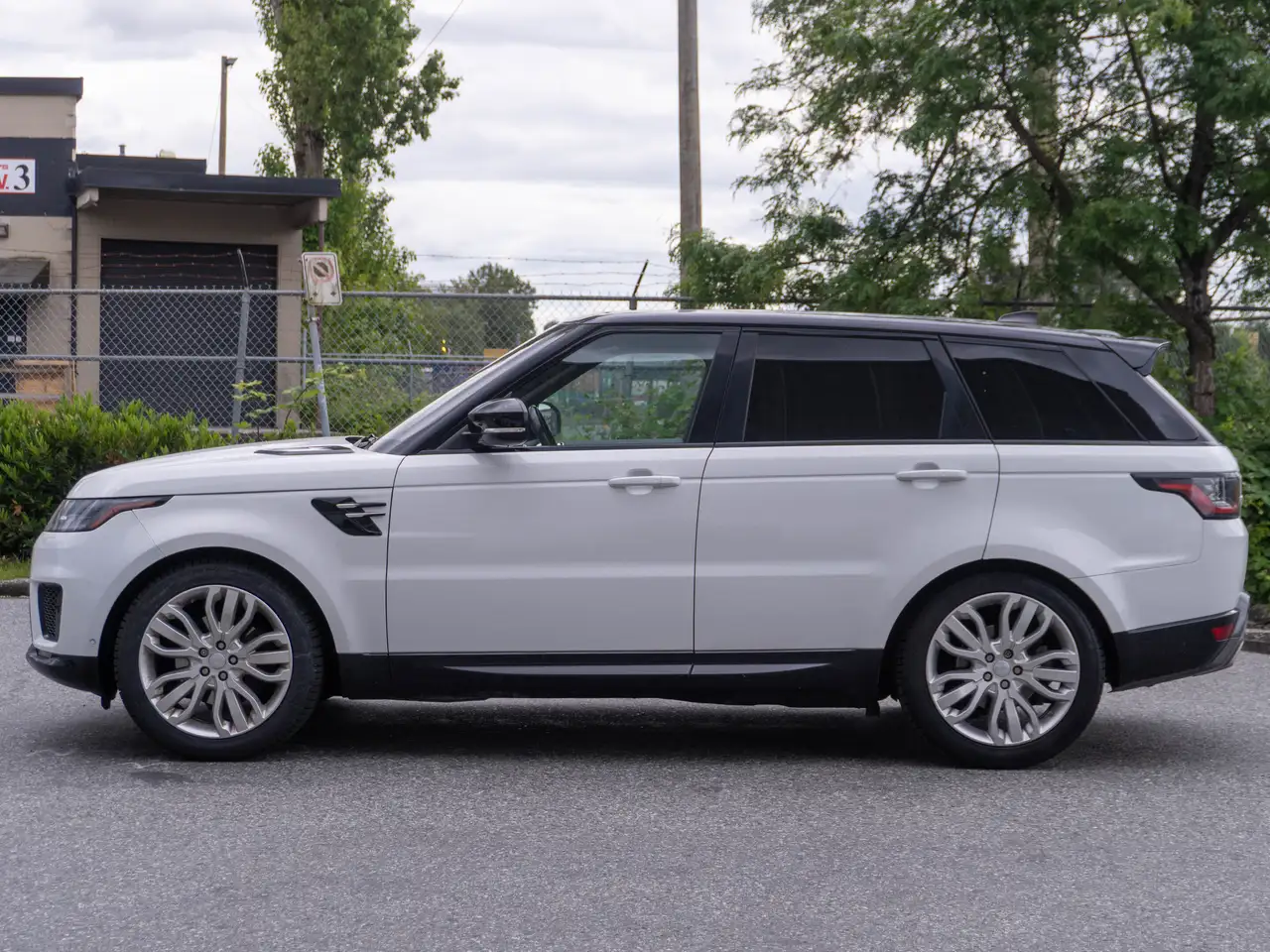 Land Rover Range Rover Sport снимка Land Rover Range Rover Sport
