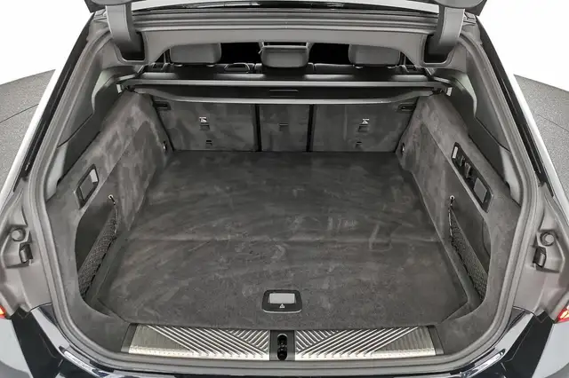 BMW 5 Series view 14