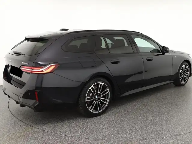 BMW 5 Series view 5