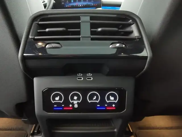 BMW 5 Series view 6
