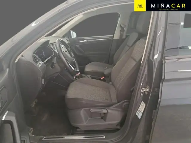 Volkswagen Tiguan view 4