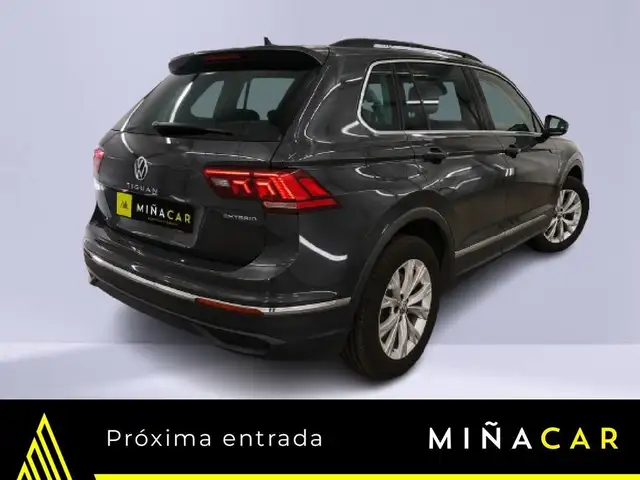 Volkswagen Tiguan view 2