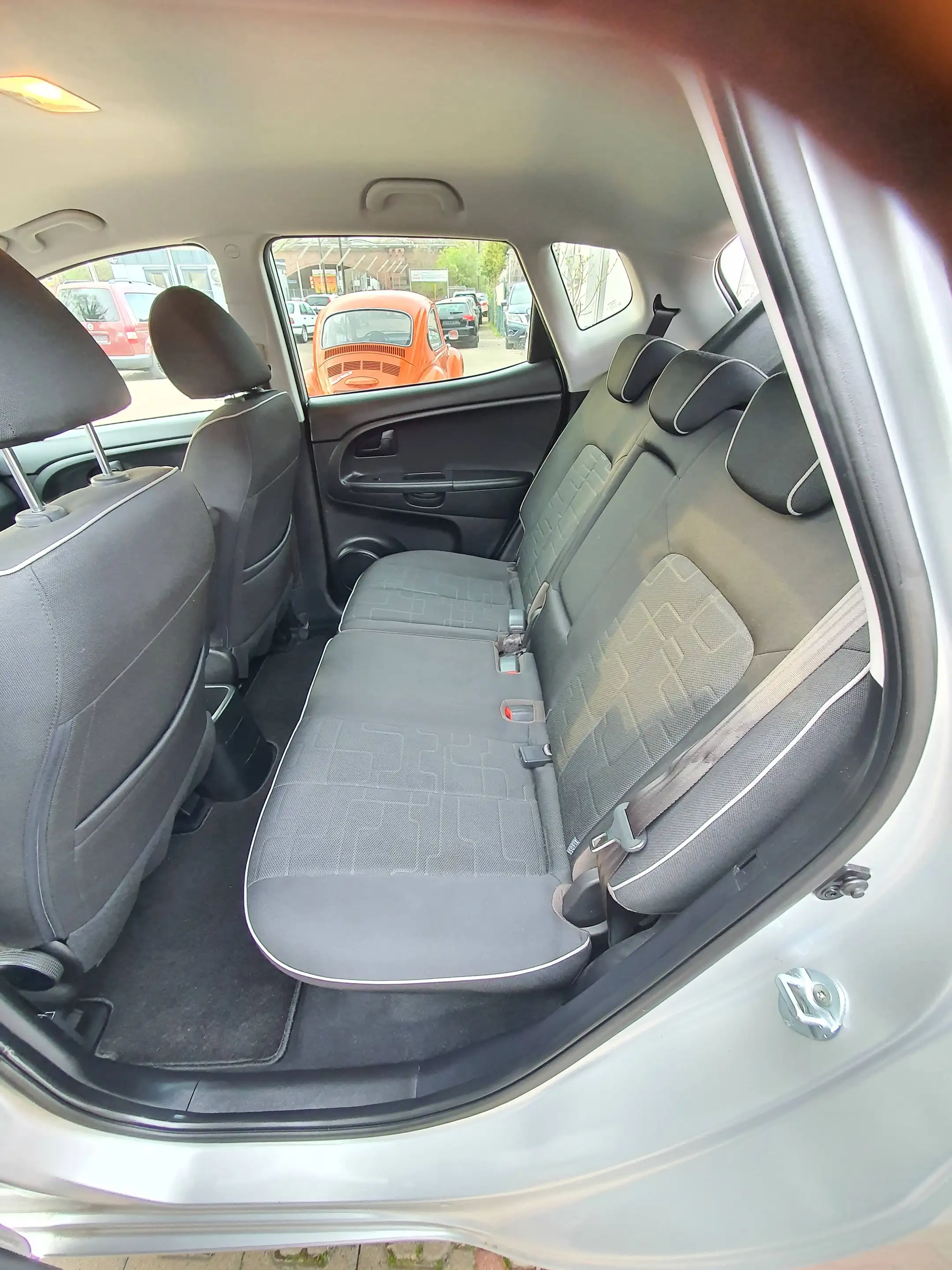 Kia Venga FIFA World Cup Edition — photo 7