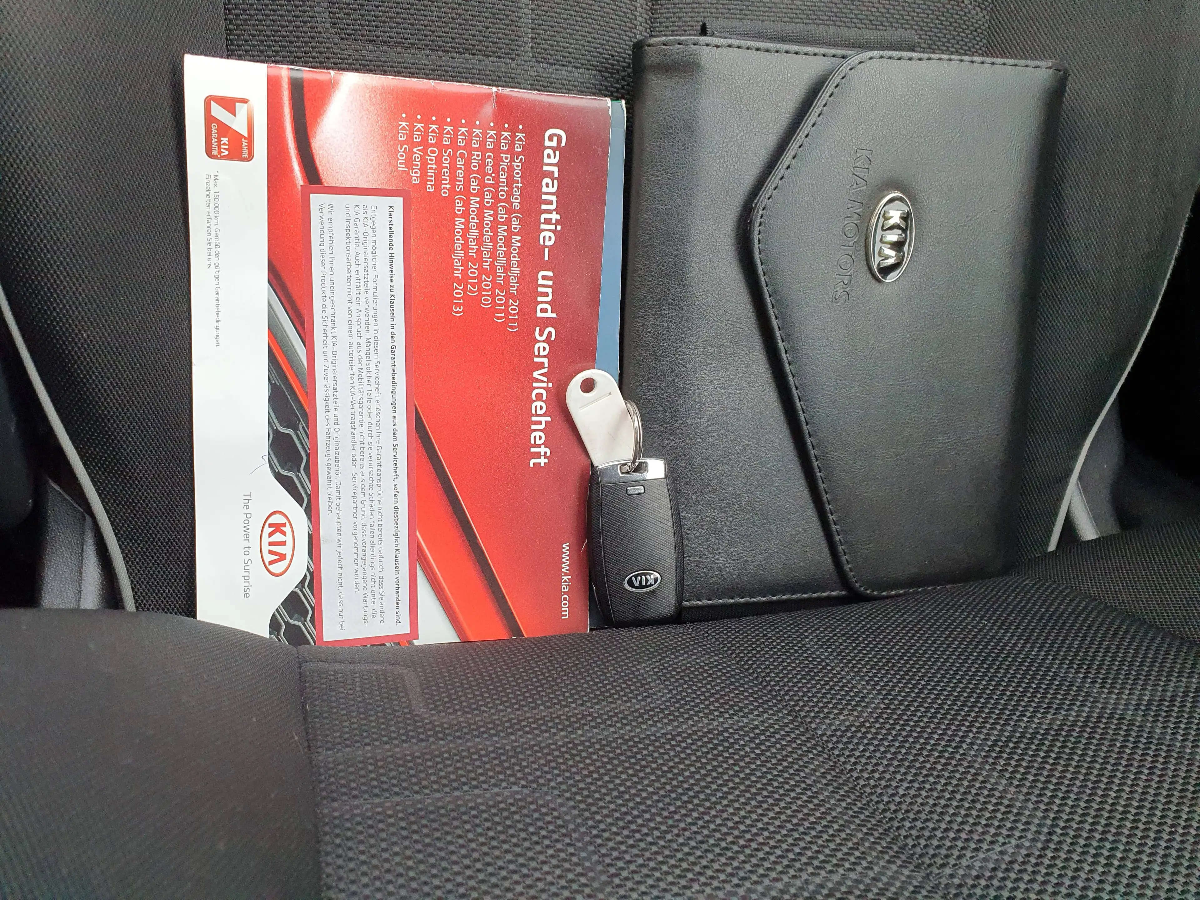 Kia Venga FIFA World Cup Edition — photo 12