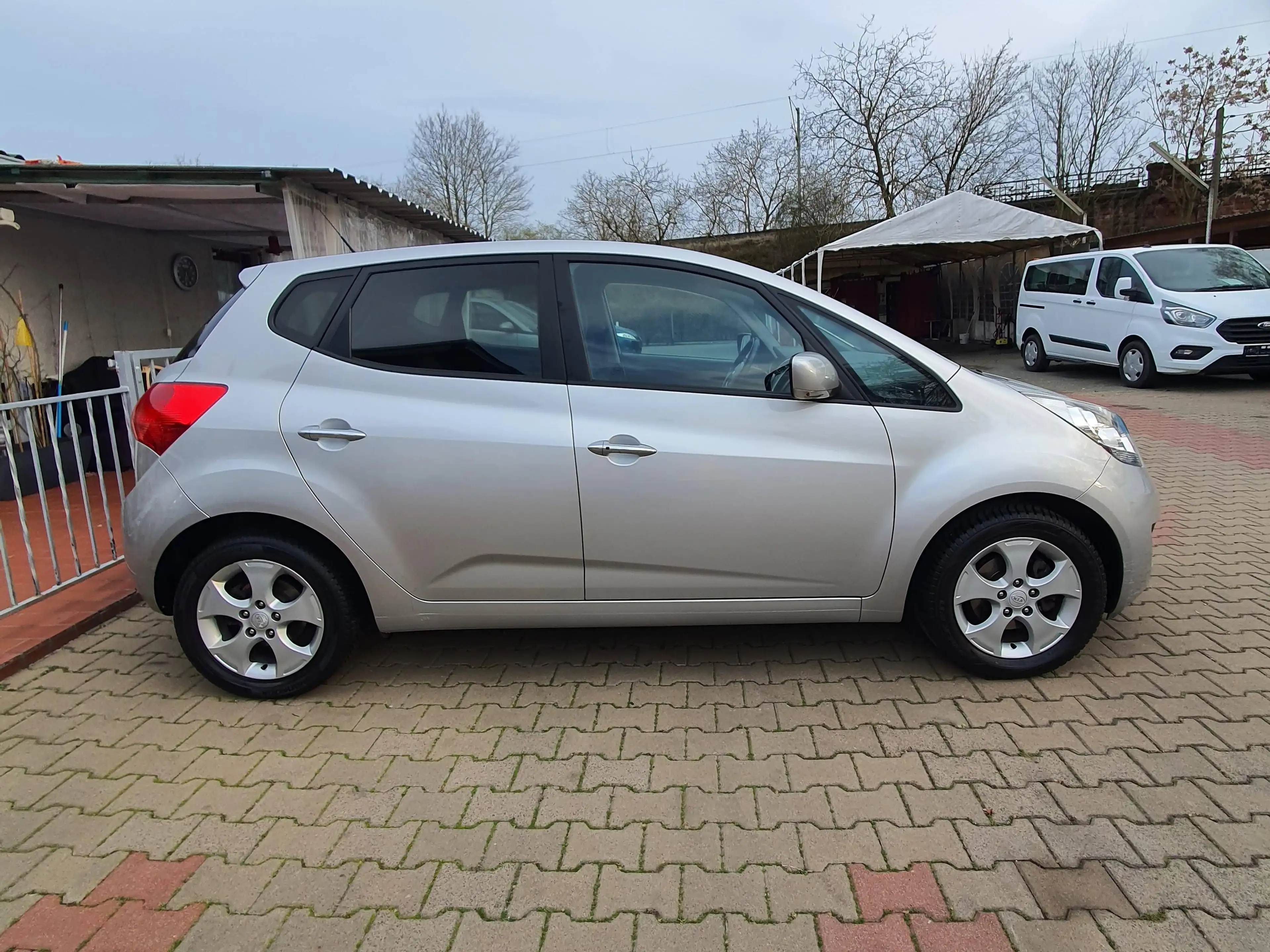 Kia Venga FIFA World Cup Edition — photo 3