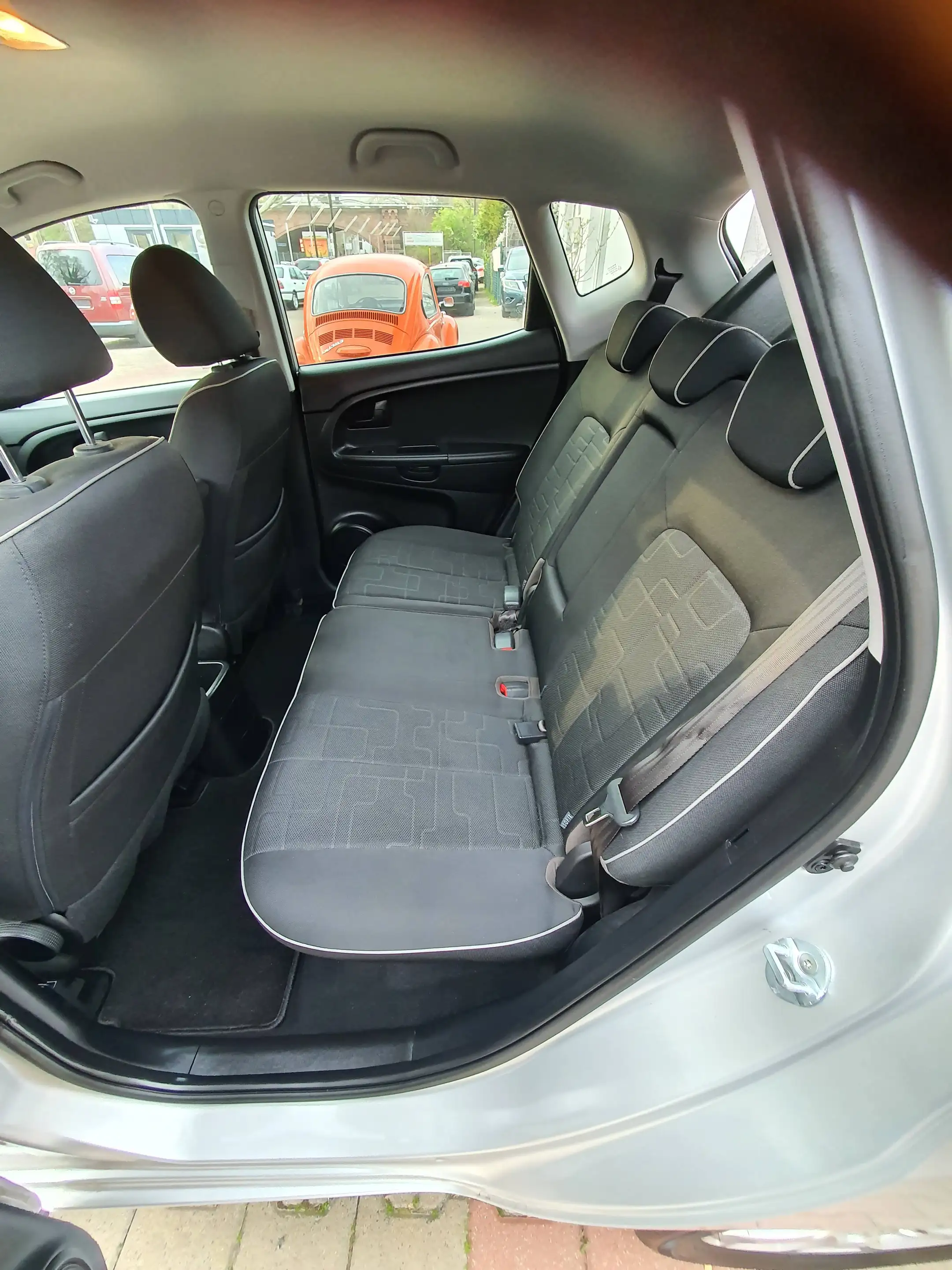 Kia Venga FIFA World Cup Edition — photo 5