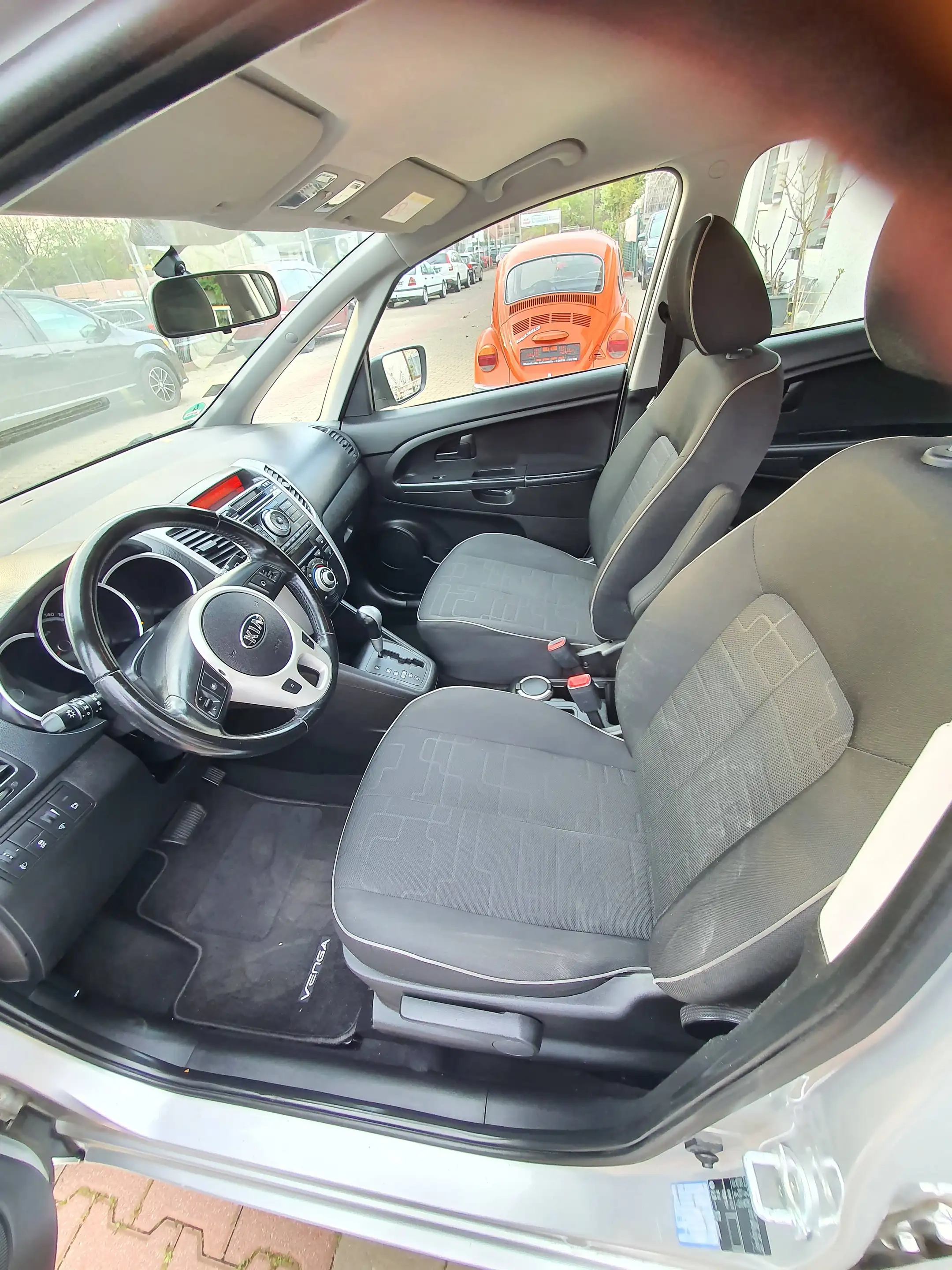 Kia Venga FIFA World Cup Edition — photo 8