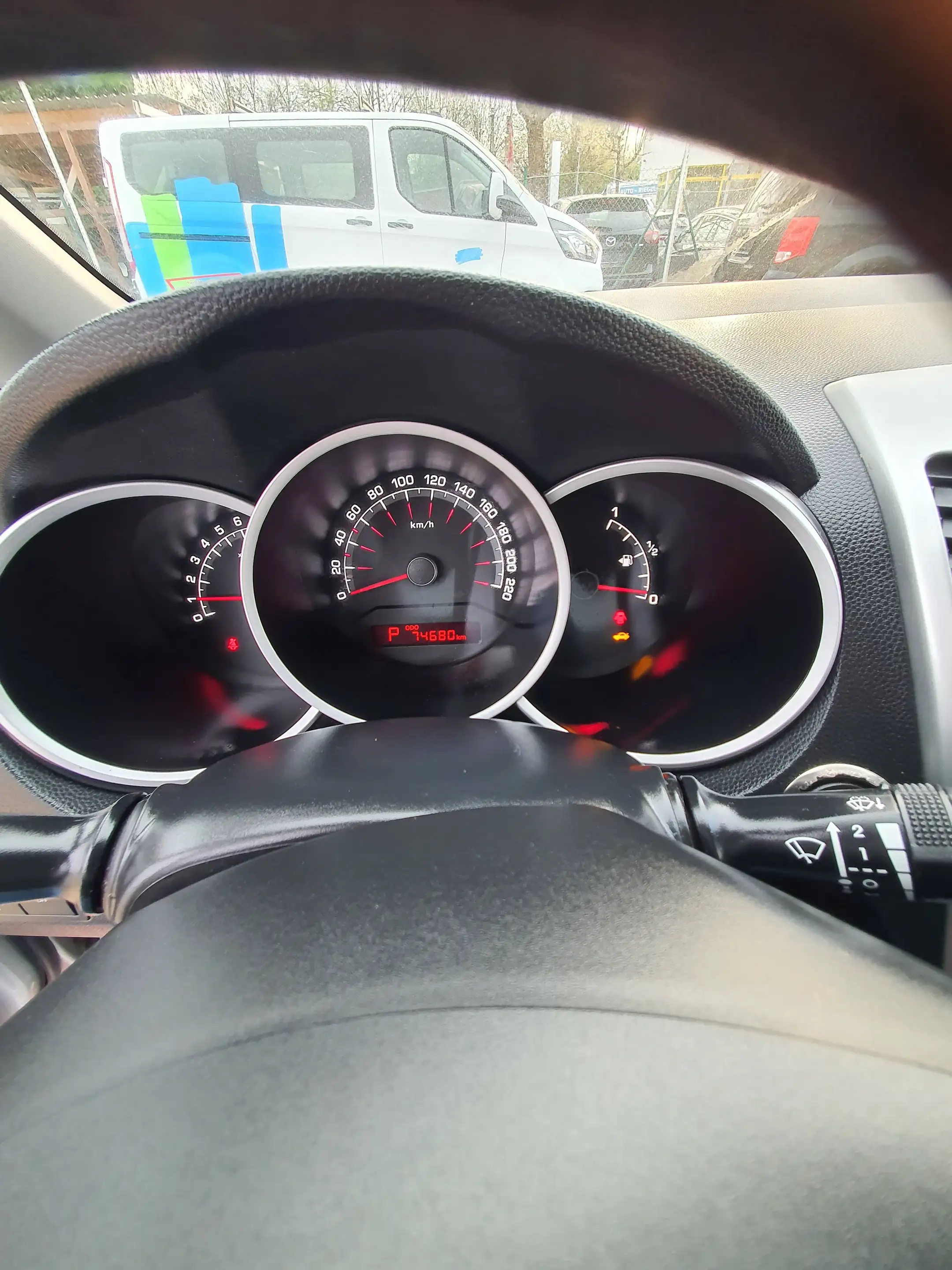 Kia Venga FIFA World Cup Edition — photo 9