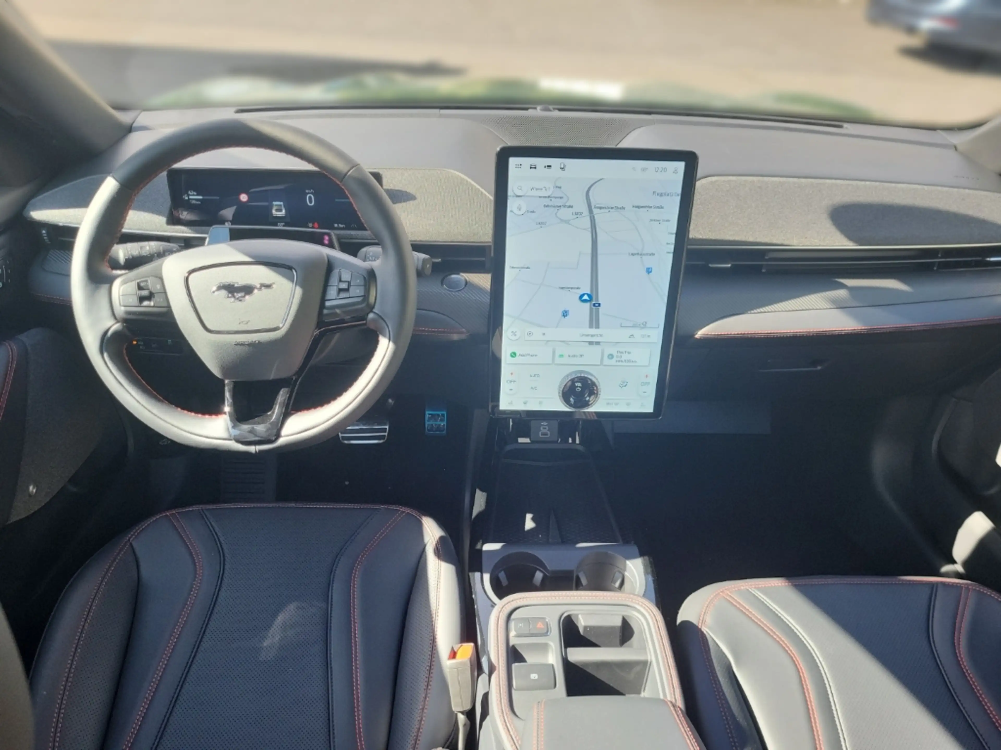 Ford Mustang Mach-E Premium Panorama BlueCruise Navi Digitales Cockpit — photo 12
