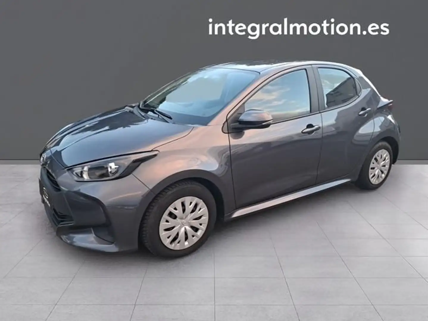 Toyota Yaris 120H 1.5 Business Plus Gris - 1