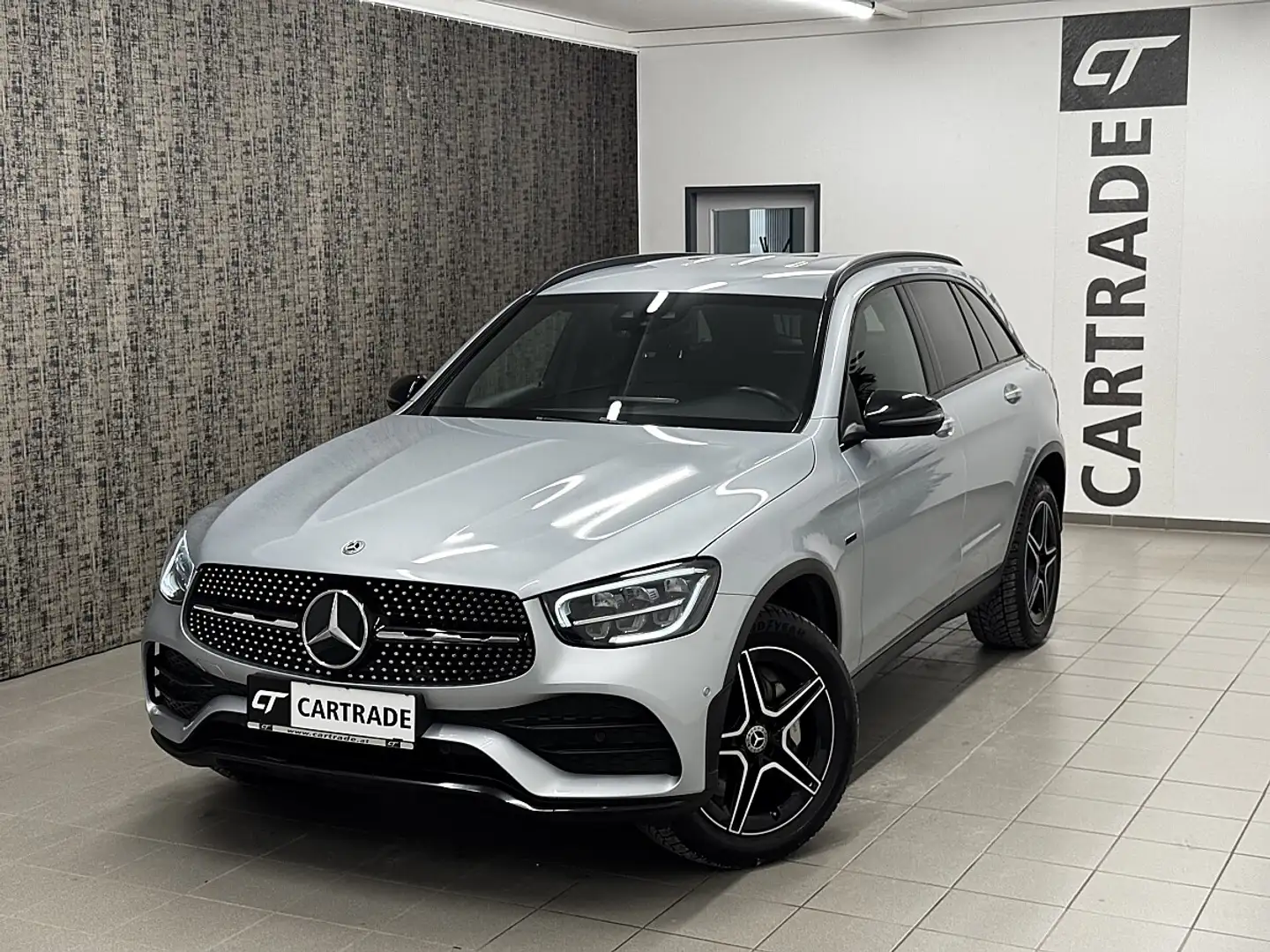 Mercedes-Benz GLC 300 de PHEV 4Matic AMG-LINE/ NIGHT PAKET/ LED/ VIRT... Silber - 2