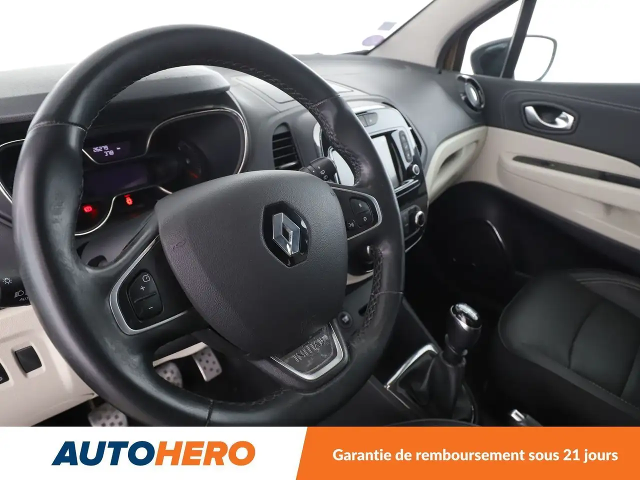 Renault Captur — photo 11