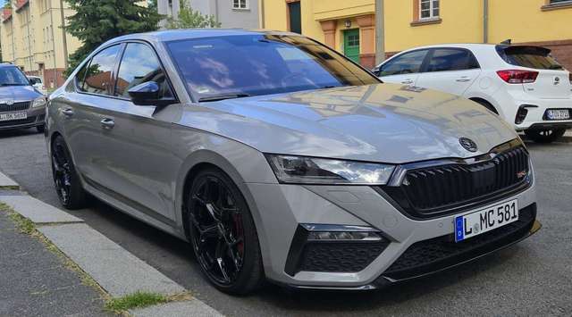 Skoda Octavia 2.0 TSI DSG RS (FIRST EDITION)