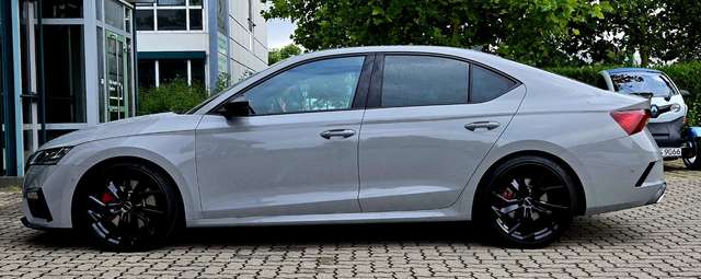 Imagine Skoda Octavia 2.0 TSI DSG RS (FIRST EDITION)