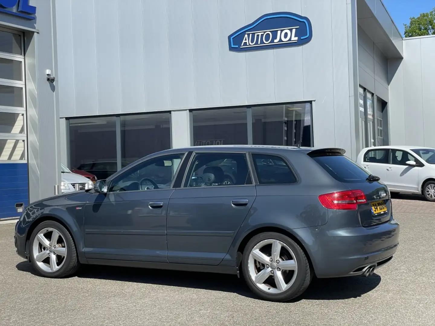 Audi A3 Sportback 1.4 TFSI Amb. PL.S. Grijs - 2