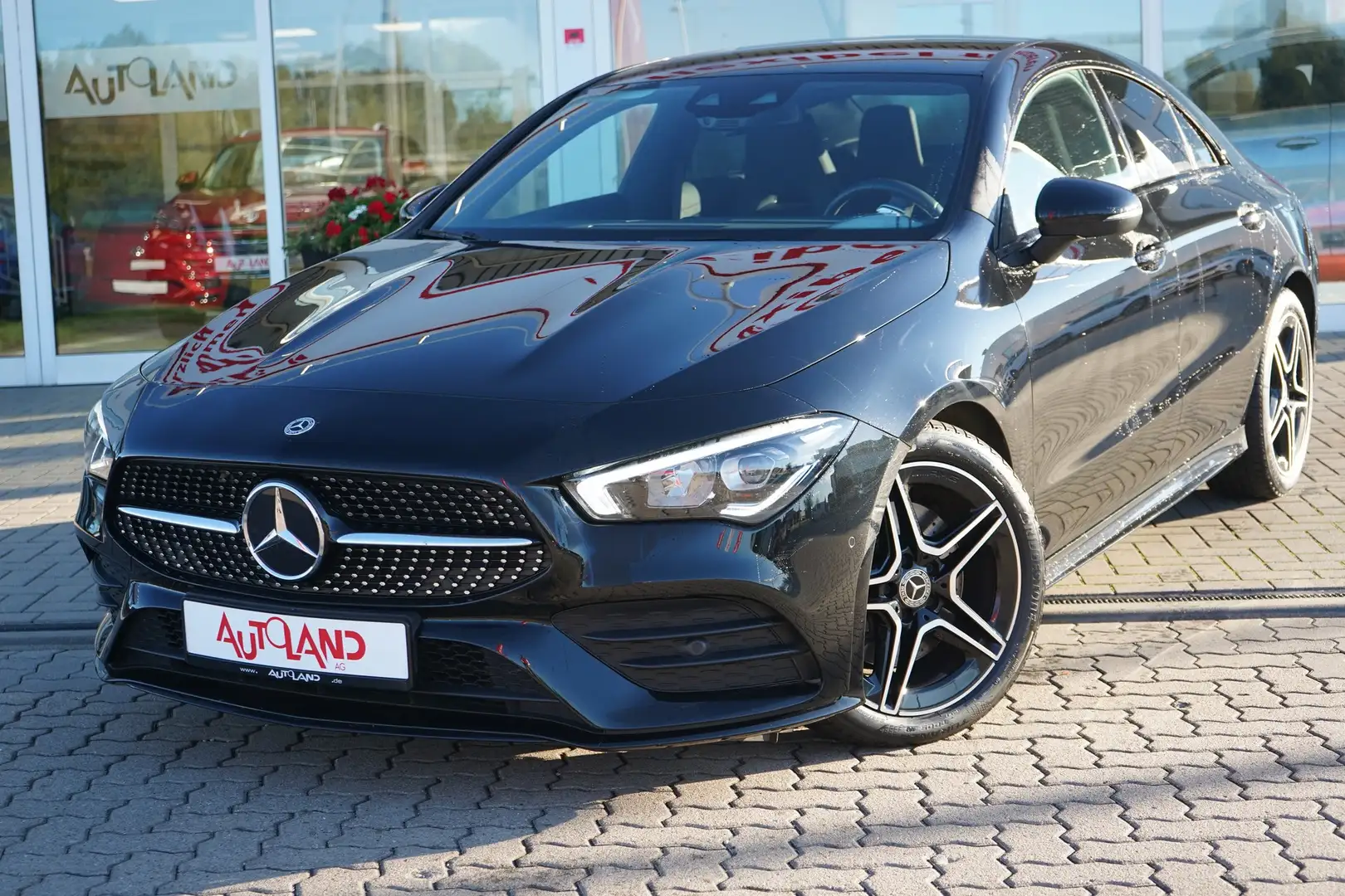 Mercedes-Benz CLA 200 AMG Line LED Navi Kamera Sitzheizung PDC Noir - 2