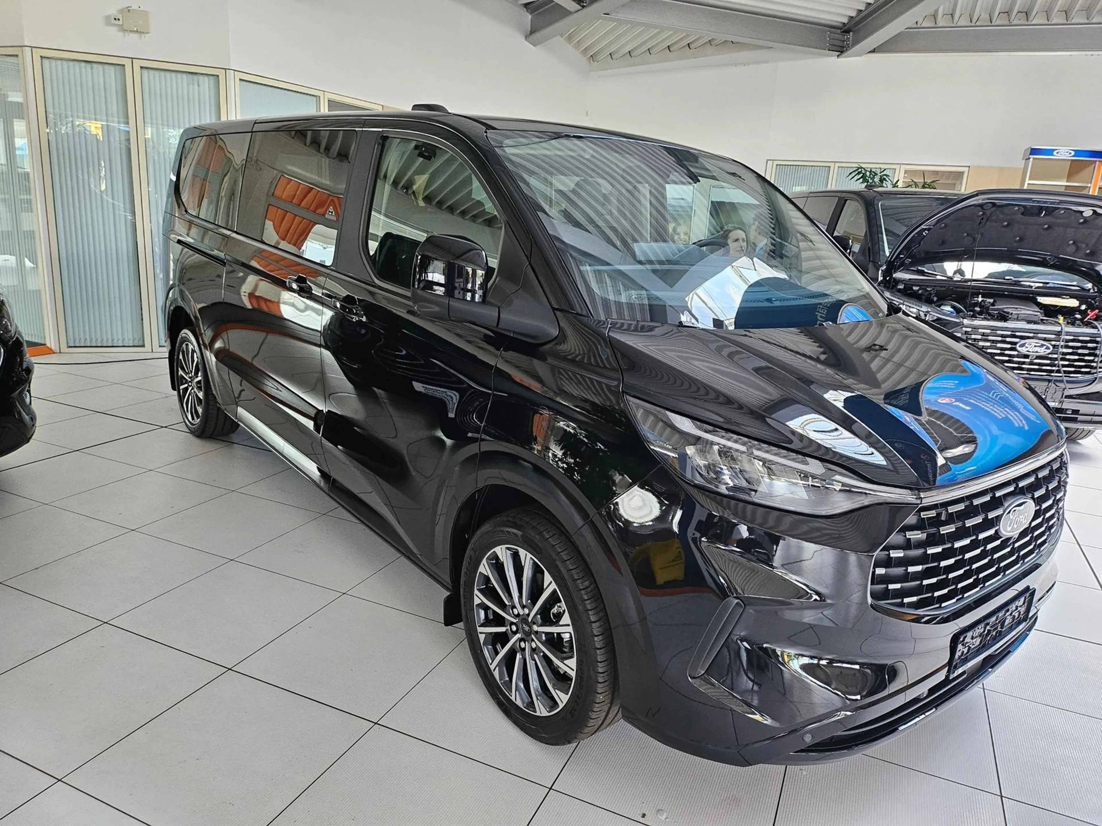 Ford Tourneo Custom L1 TiTANIUM X  LEDER AHK 360° iACC BLiS LED 5J.GAR — photo 2
