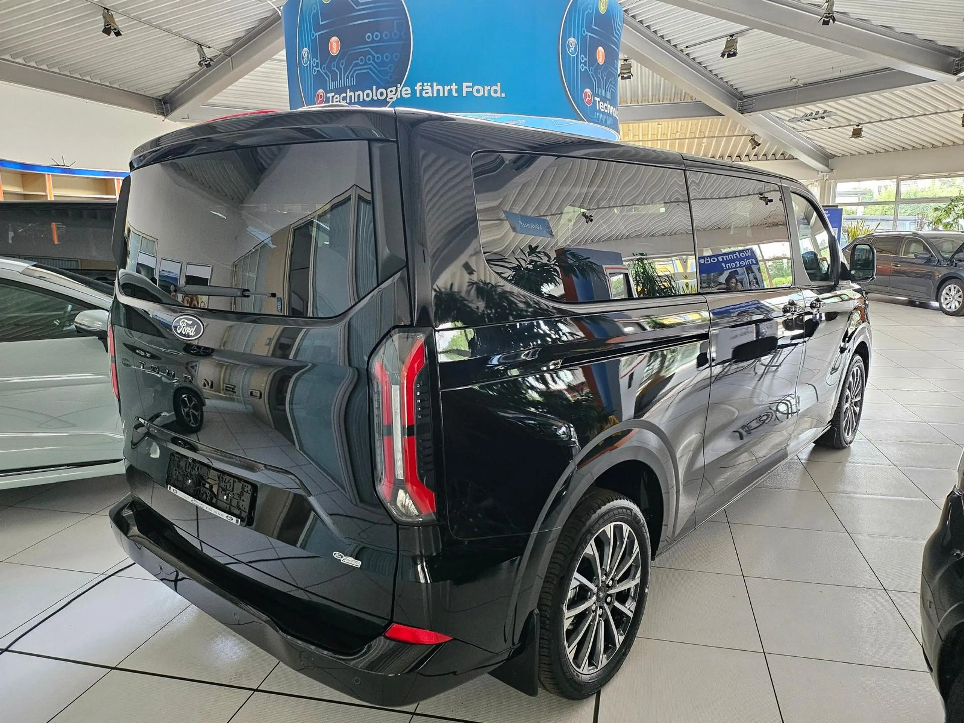 Ford Tourneo Custom L1 TiTANIUM X  LEDER AHK 360° iACC BLiS LED 5J.GAR — photo 3