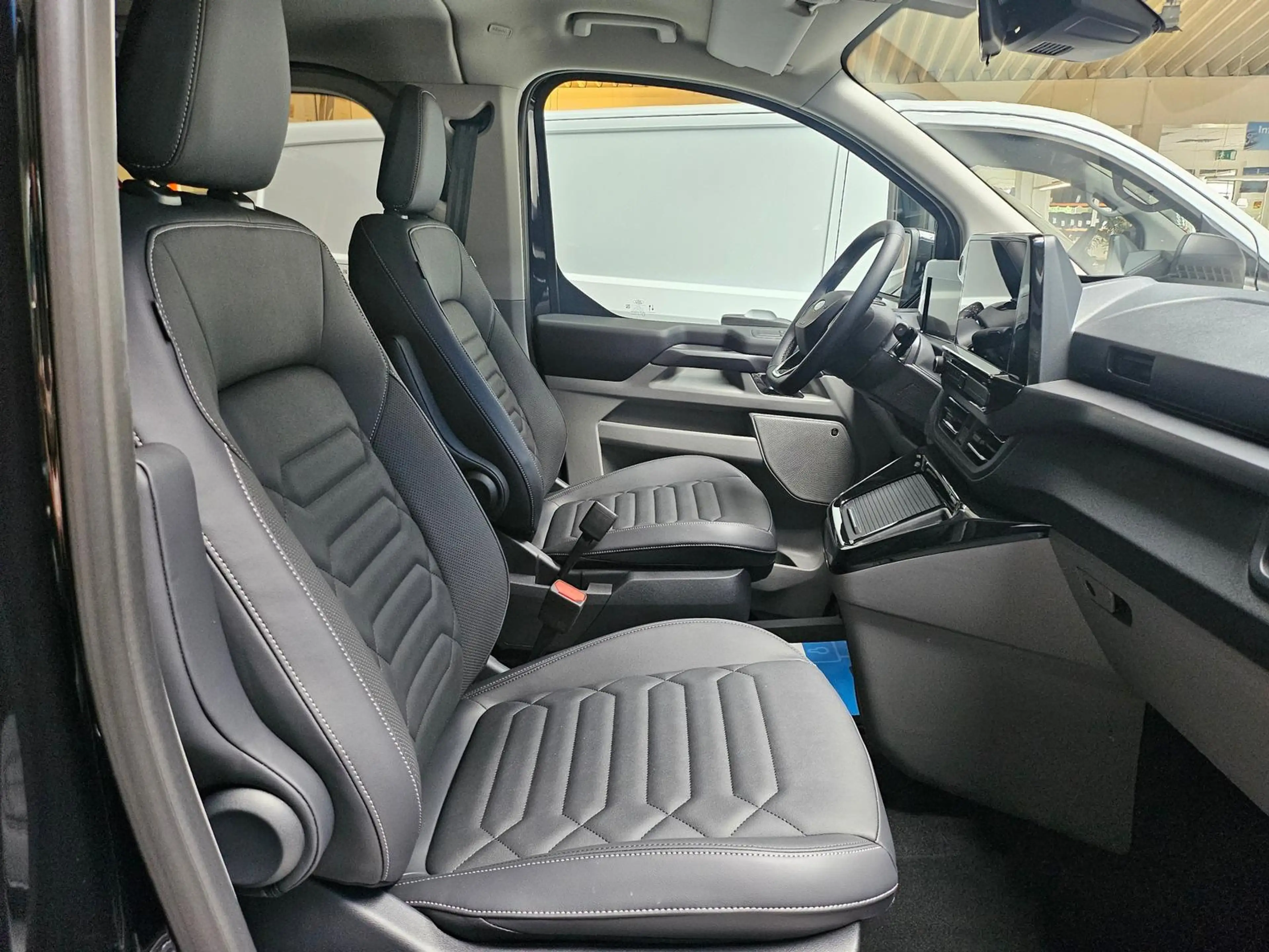 Ford Tourneo Custom L1 TiTANIUM X  LEDER AHK 360° iACC BLiS LED 5J.GAR — photo 7