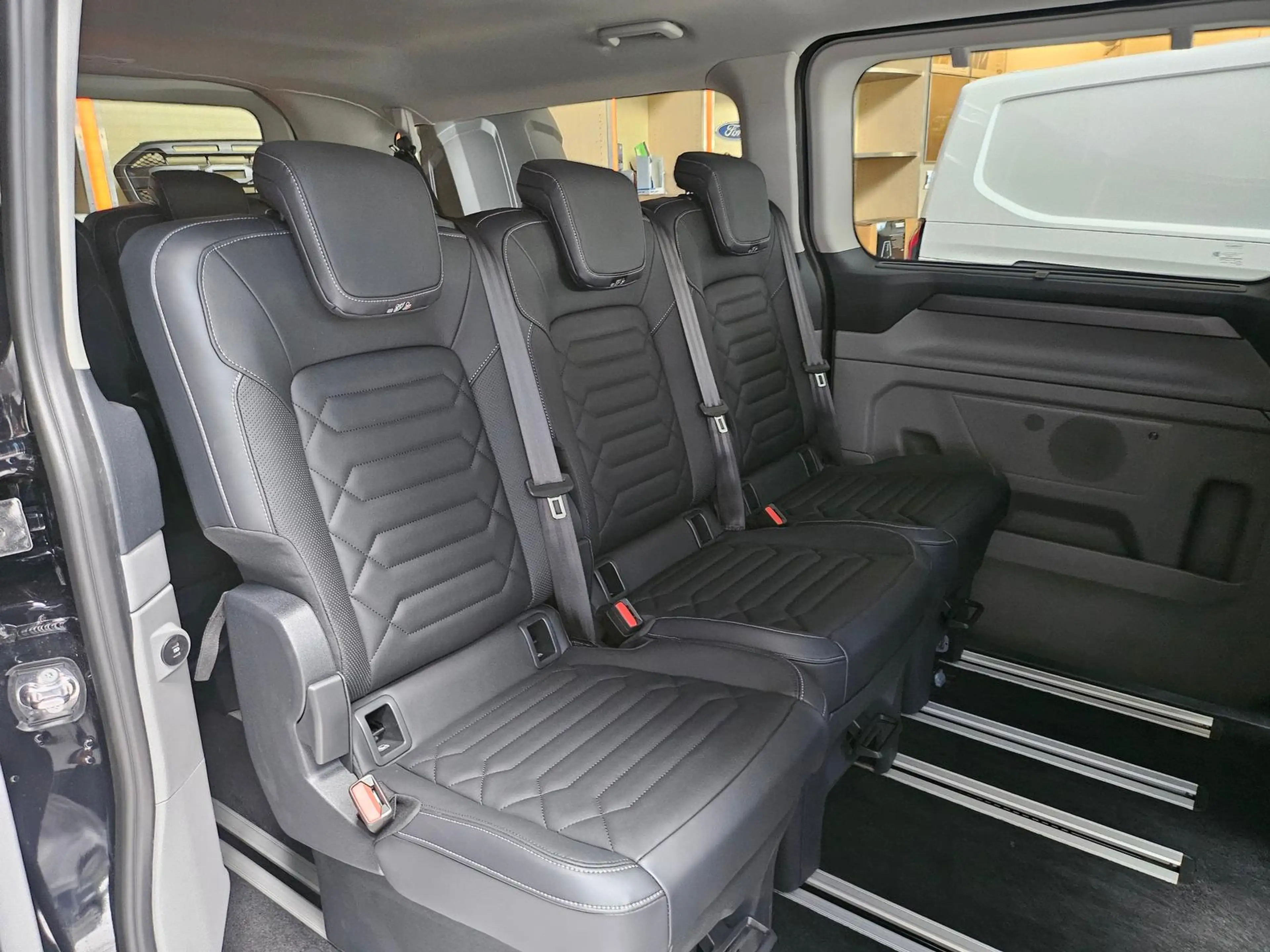 Ford Tourneo Custom L1 TiTANIUM X  LEDER AHK 360° iACC BLiS LED 5J.GAR — photo 4