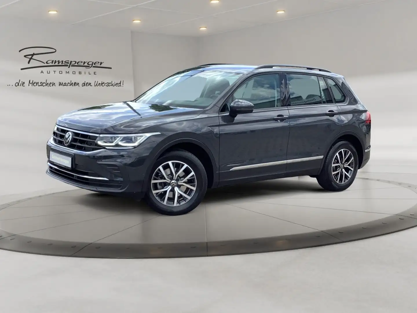 Volkswagen Tiguan 1.5 TSI DSG Life ACC Matrix Navi SHZ Kame Grijs - 2