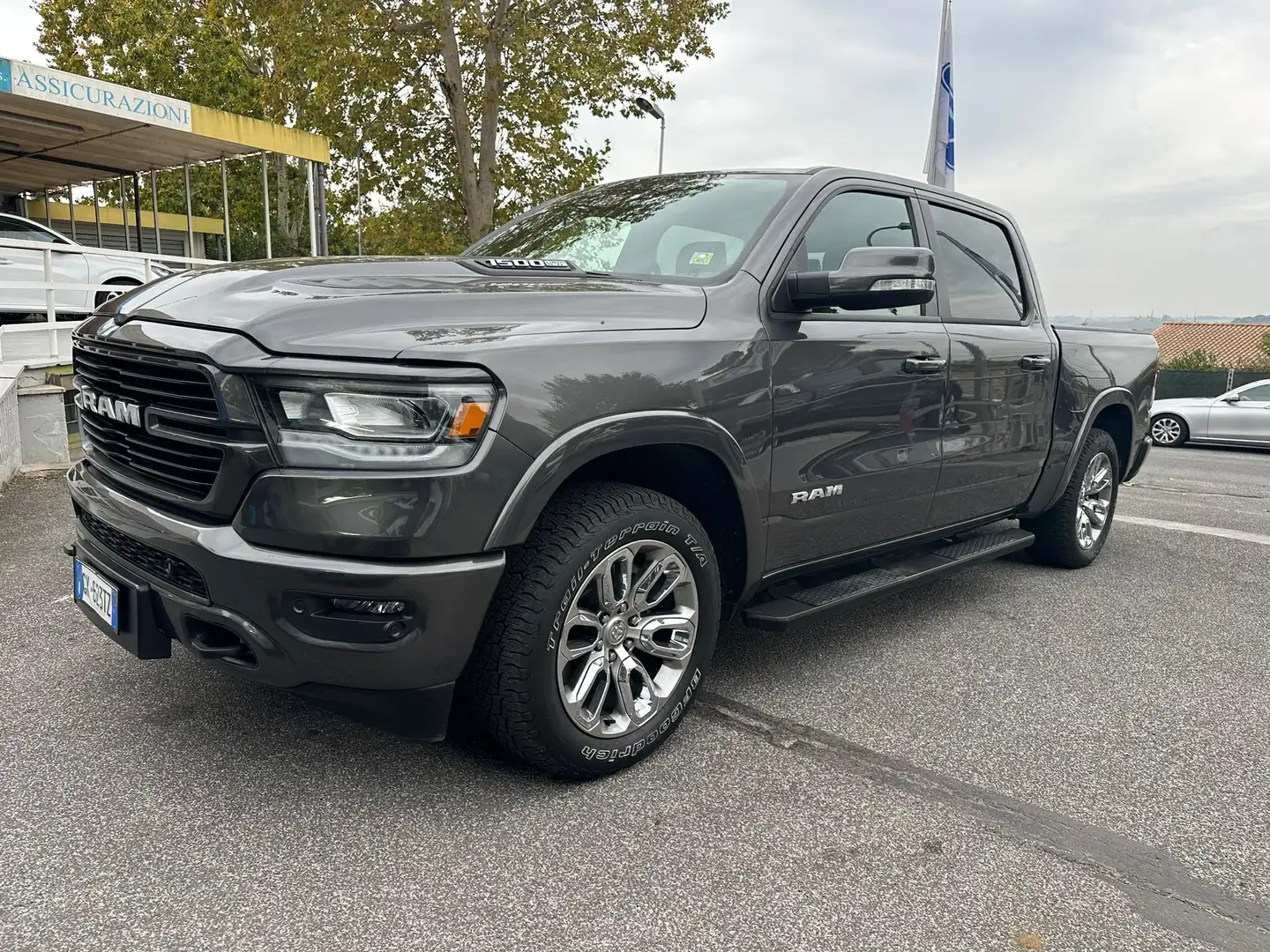 Dodge RAM 5.7 V8 Crew Cab MB LaRamie Gpl 395cv at8 Grigio - 1