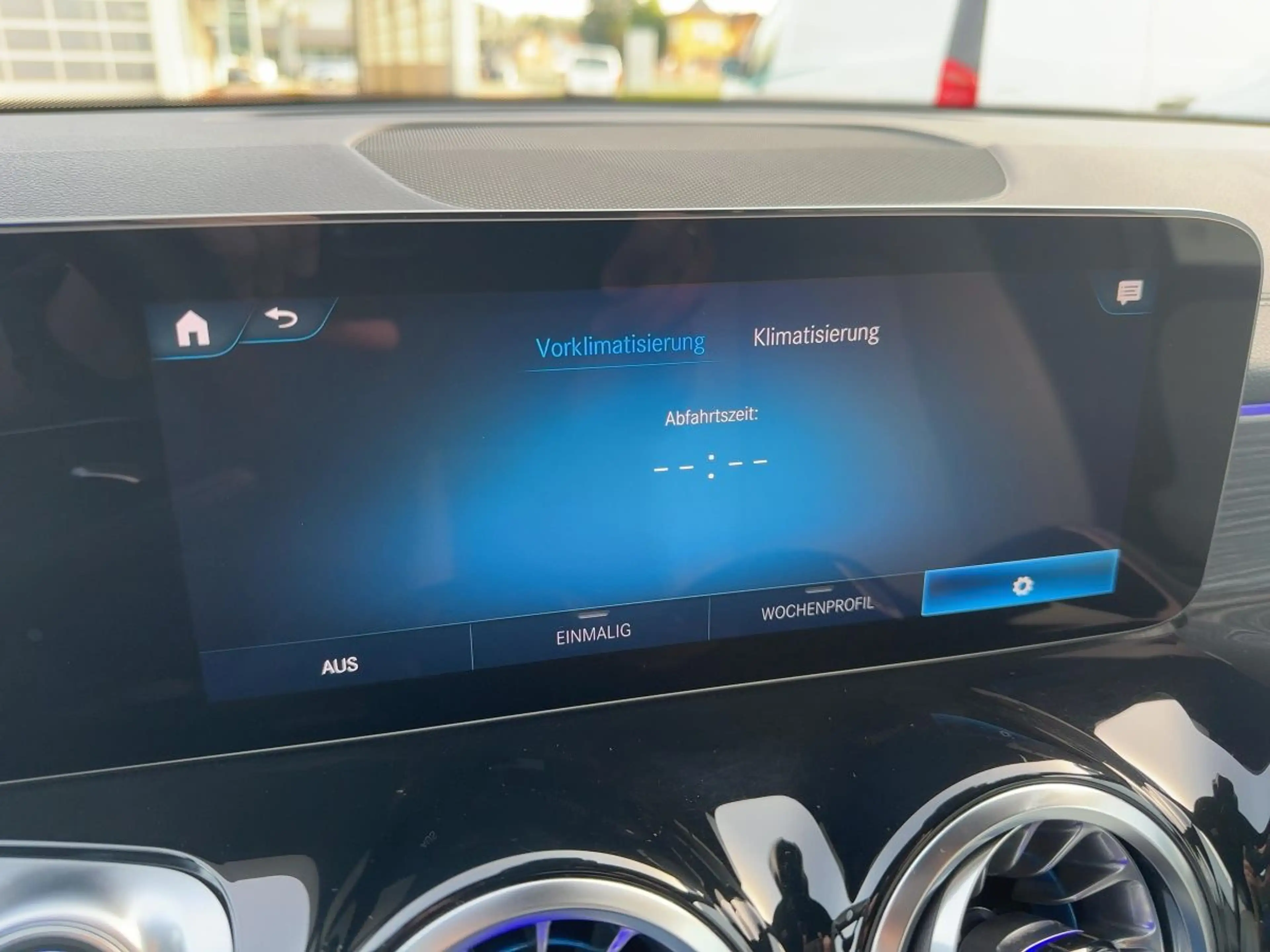 Mercedes-Benz EQB 300 4MATIC RKam Klima Shz Ambi eHeck Navi — photo 13