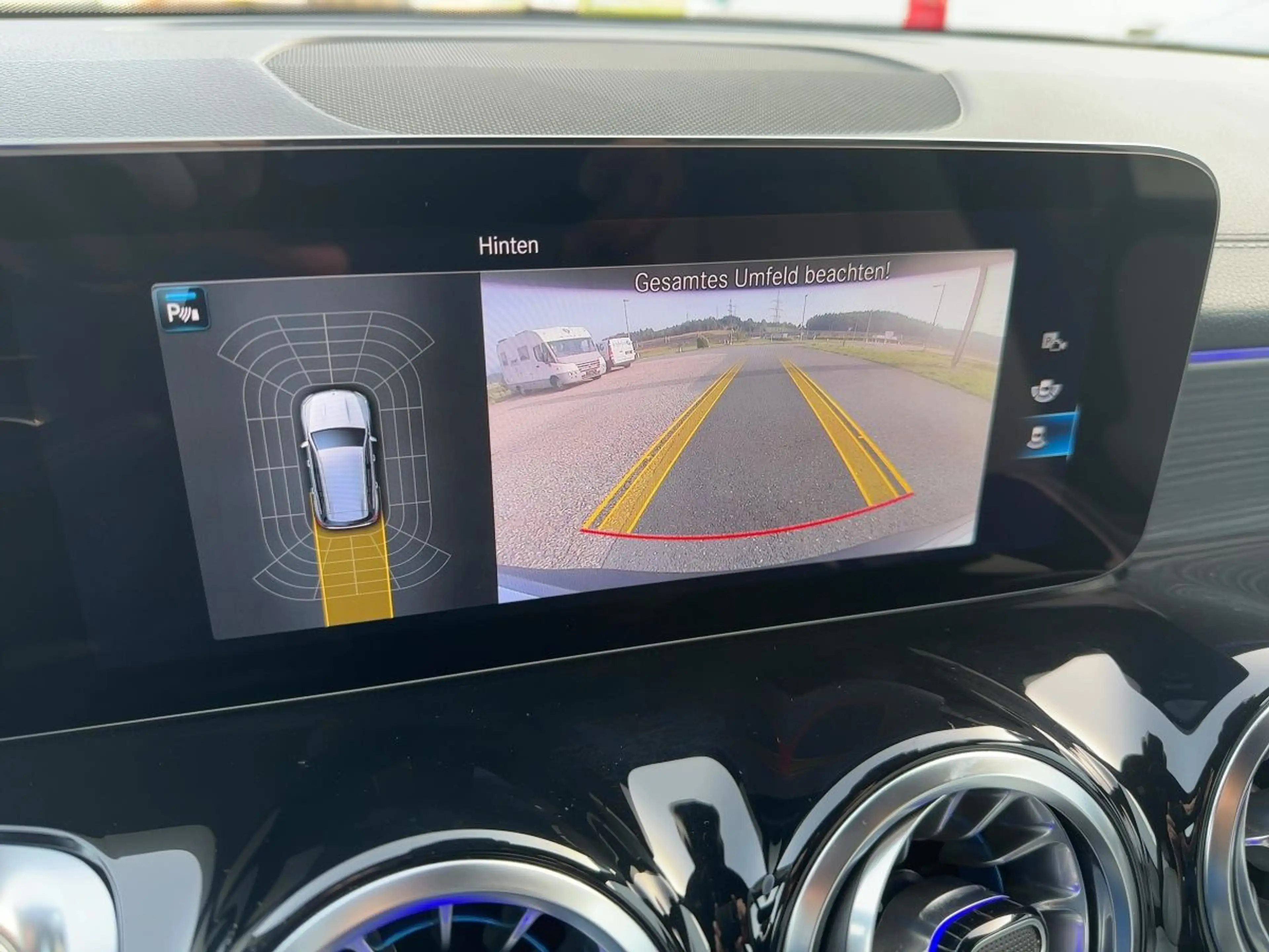 Mercedes-Benz EQB 300 4MATIC RKam Klima Shz Ambi eHeck Navi — photo 15