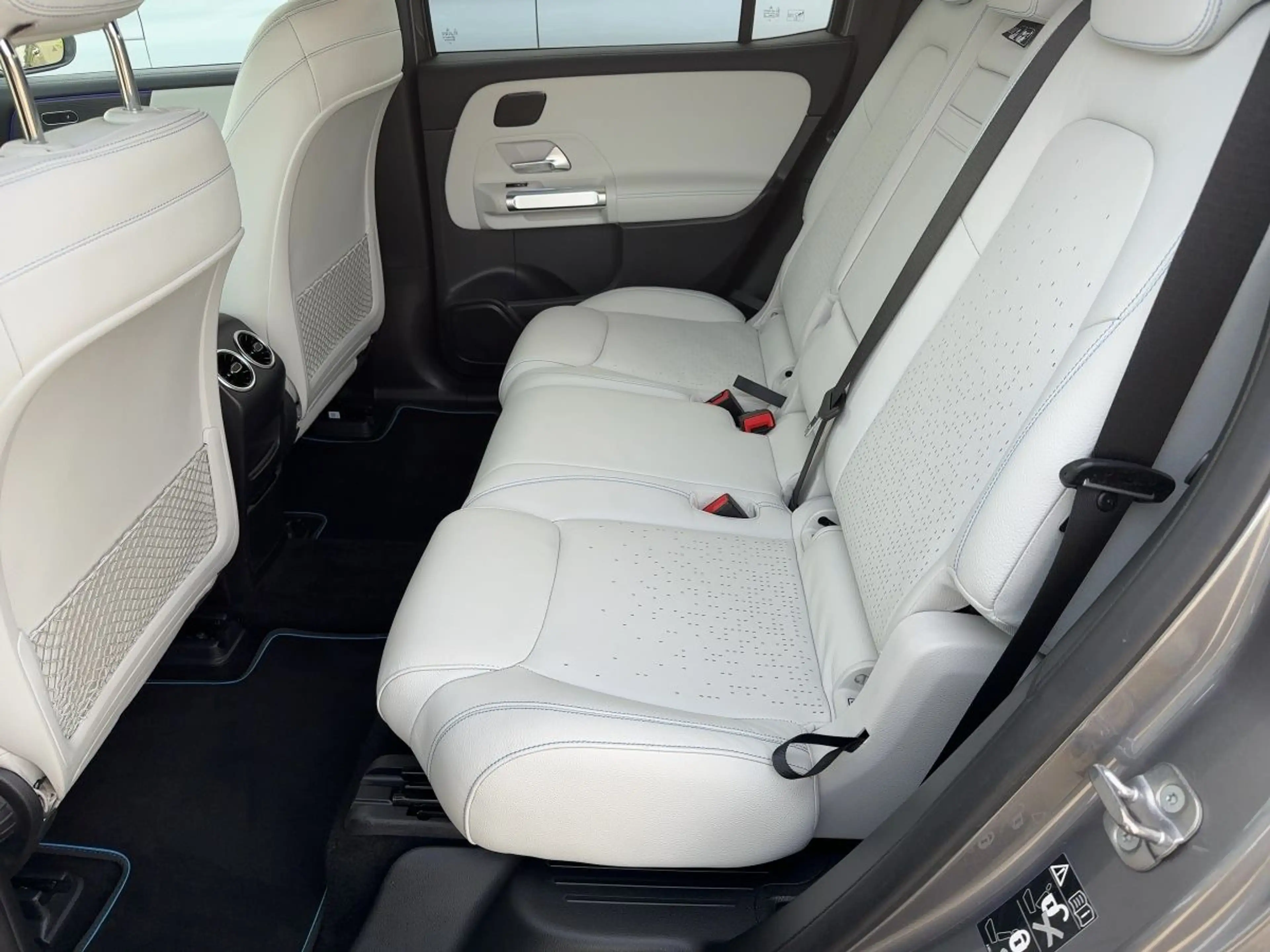 Mercedes-Benz EQB 300 4MATIC RKam Klima Shz Ambi eHeck Navi — photo 9