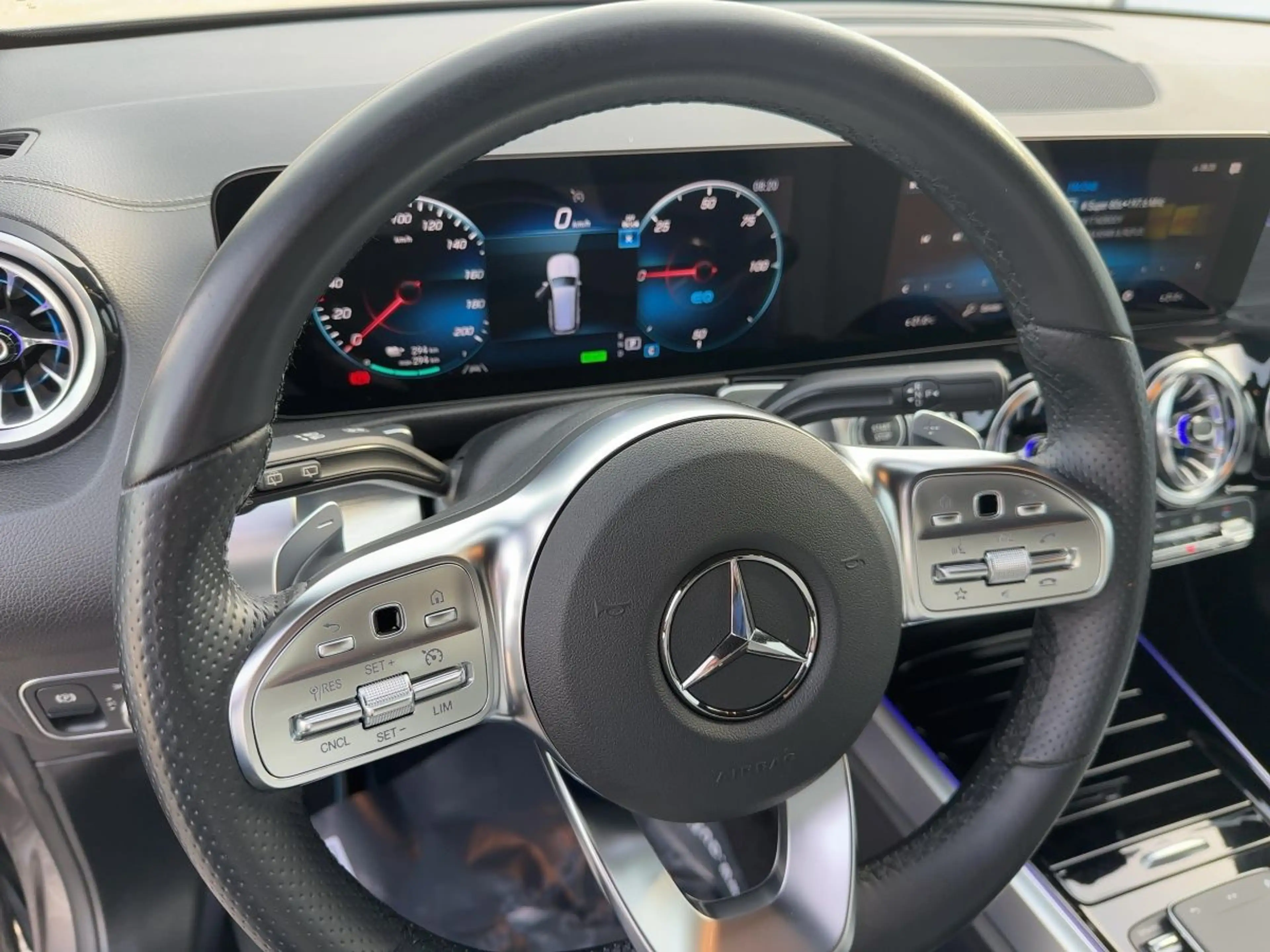 Mercedes-Benz EQB 300 4MATIC RKam Klima Shz Ambi eHeck Navi — photo 11