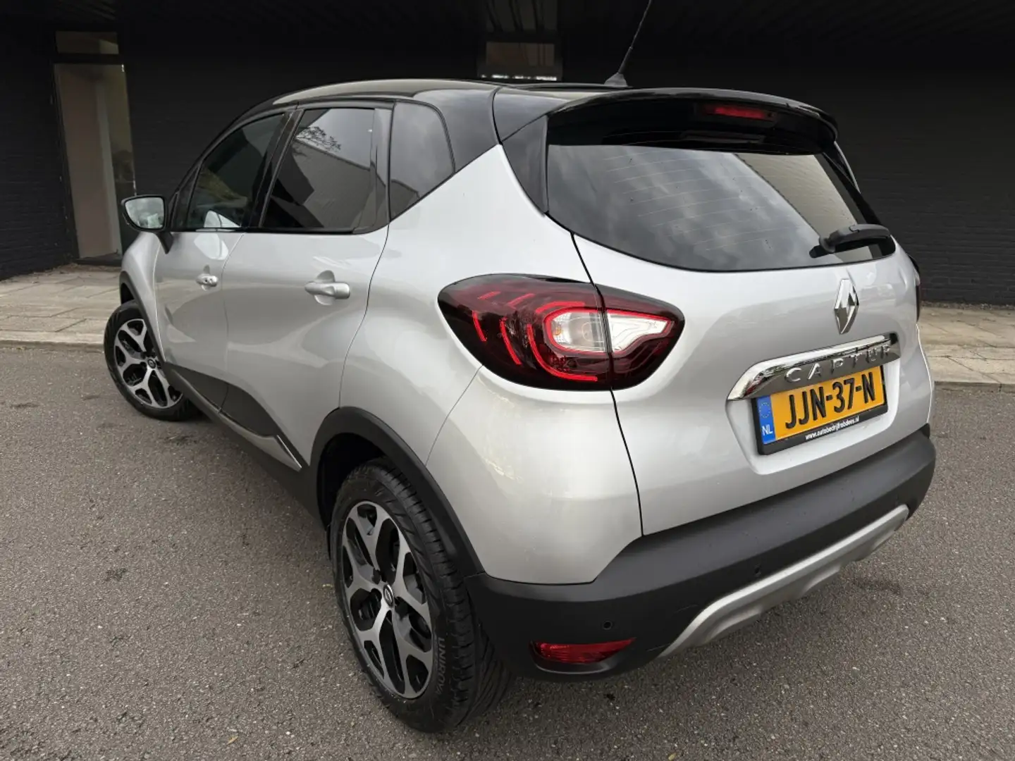 Renault Captur 0.9 TCe Life // 53.000km! // Led koplampen // Grau - 2