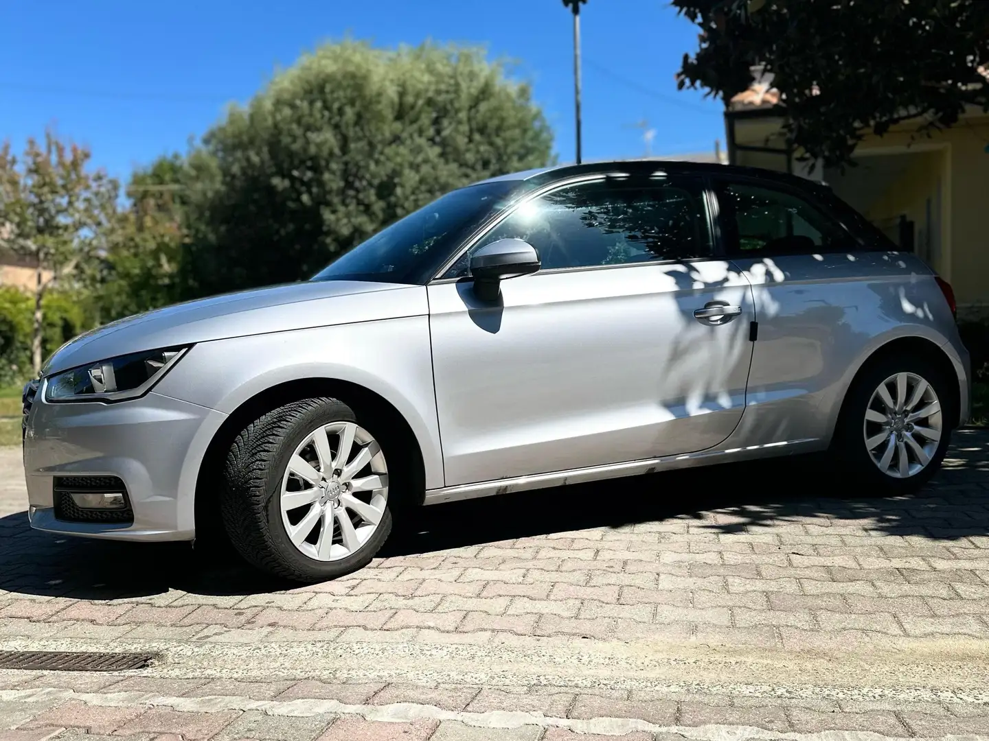 Audi A1 A1 1.0 tfsi ultra Metal Grigio - 2